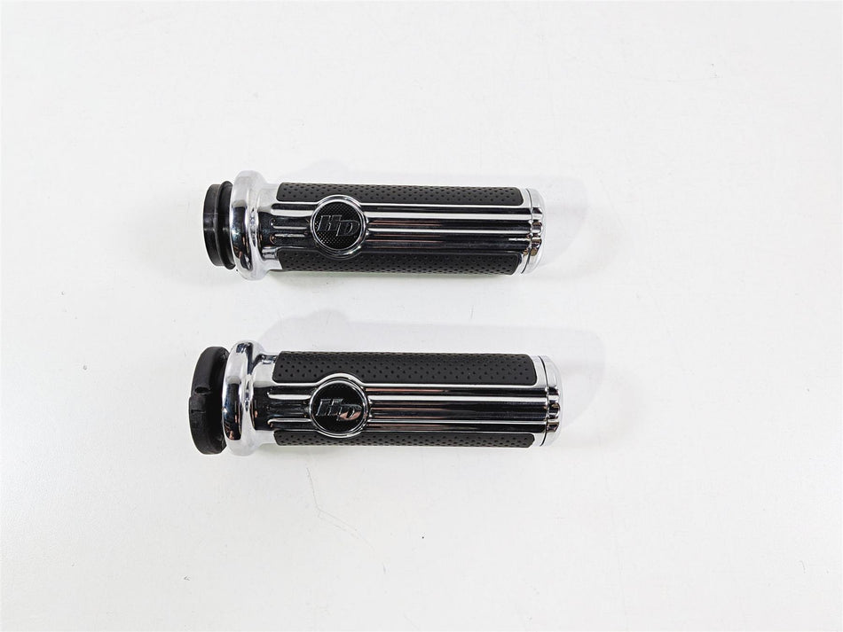 2017 Harley Touring FLHXS Street Glide Defiance Chrome Rubber Hand Grips 56100158 {{ shop.shopifyCountryName }} - Mototech271