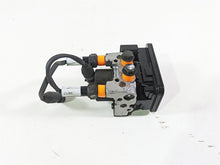 Load image into Gallery viewer, 2018 Indian Chieftain Dark Horse Abs Brake Pump Module Unit 2204981 | Mototech271
