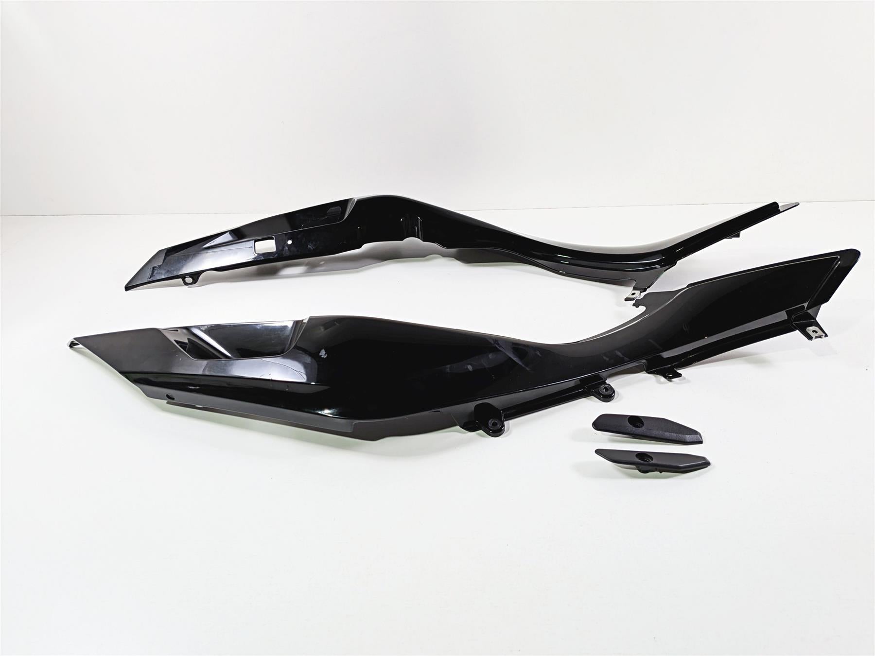 2023 BMW R1250RT RTP K52 Rear Black Tail Side Cover Fairing Set 46638533577 {{ shop.shopifyCountryName }} - Mototech271