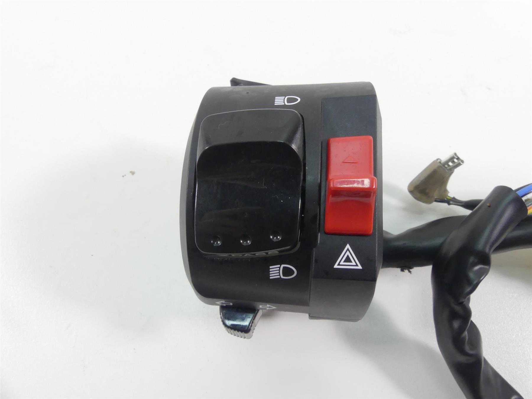 2022 Suzuki GSXR750 Left Hand Turn Signal Light Mode Control Switch 37400-14J00 {{ shop.shopifyCountryName }} - Mototech271