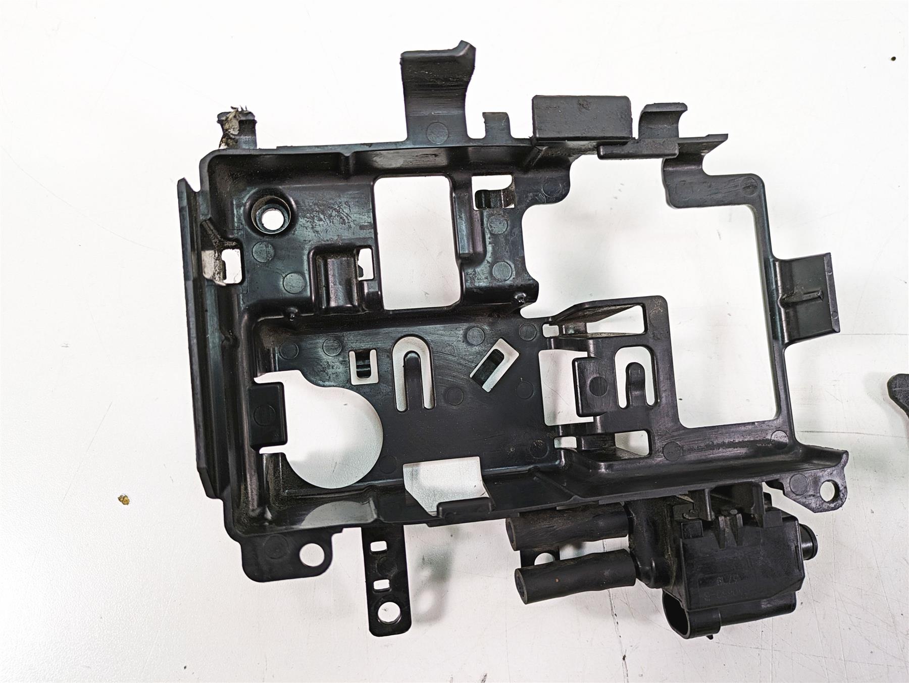 2020 Harley Softail FXBB Street Bob Electrical Carrier Plastic Set 69201632 {{ shop.shopifyCountryName }} - Mototech271