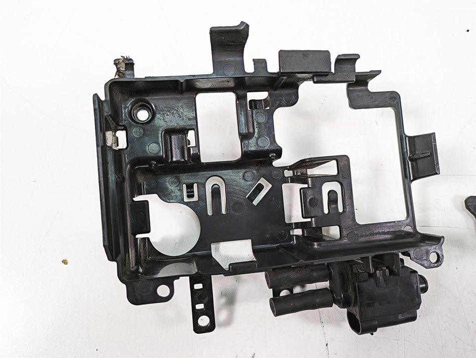 2020 Harley Softail FXBB Street Bob Electrical Carrier Plastic Set 69201632 {{ shop.shopifyCountryName }} - Mototech271