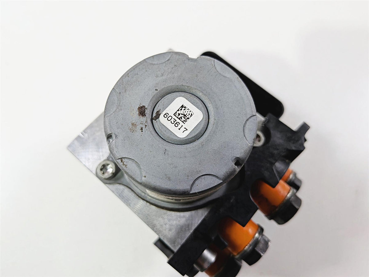 2019 Triumph Speed Triple RS 1050 Abs Brake Pump Module T2029204 T2022250 {{ shop.shopifyCountryName }} - Mototech271