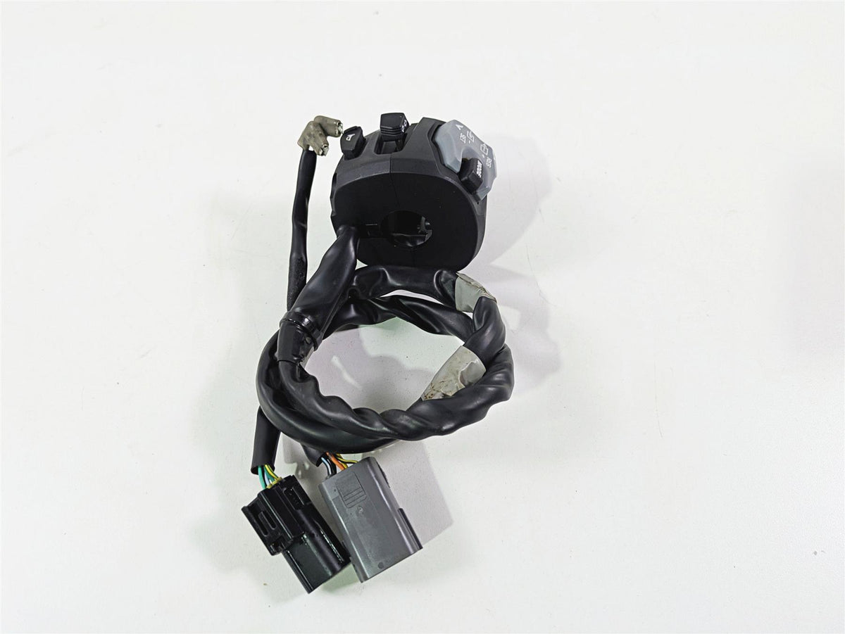 2023 Suzuki GSX1300 RR Hayabusa Left Blinker Control Switch - Read 37400-10L01 {{ shop.shopifyCountryName }} - Mototech271
