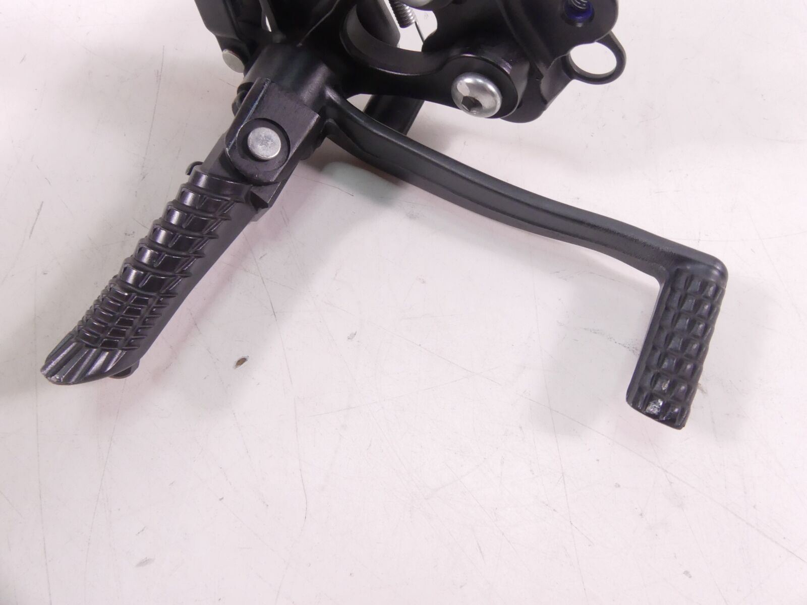 2018 Suzuki GSXR750 Right Front Driver Footpeg Brake Pedal Set 43511-14J10 {{ shop.shopifyCountryName }} - Mototech271
