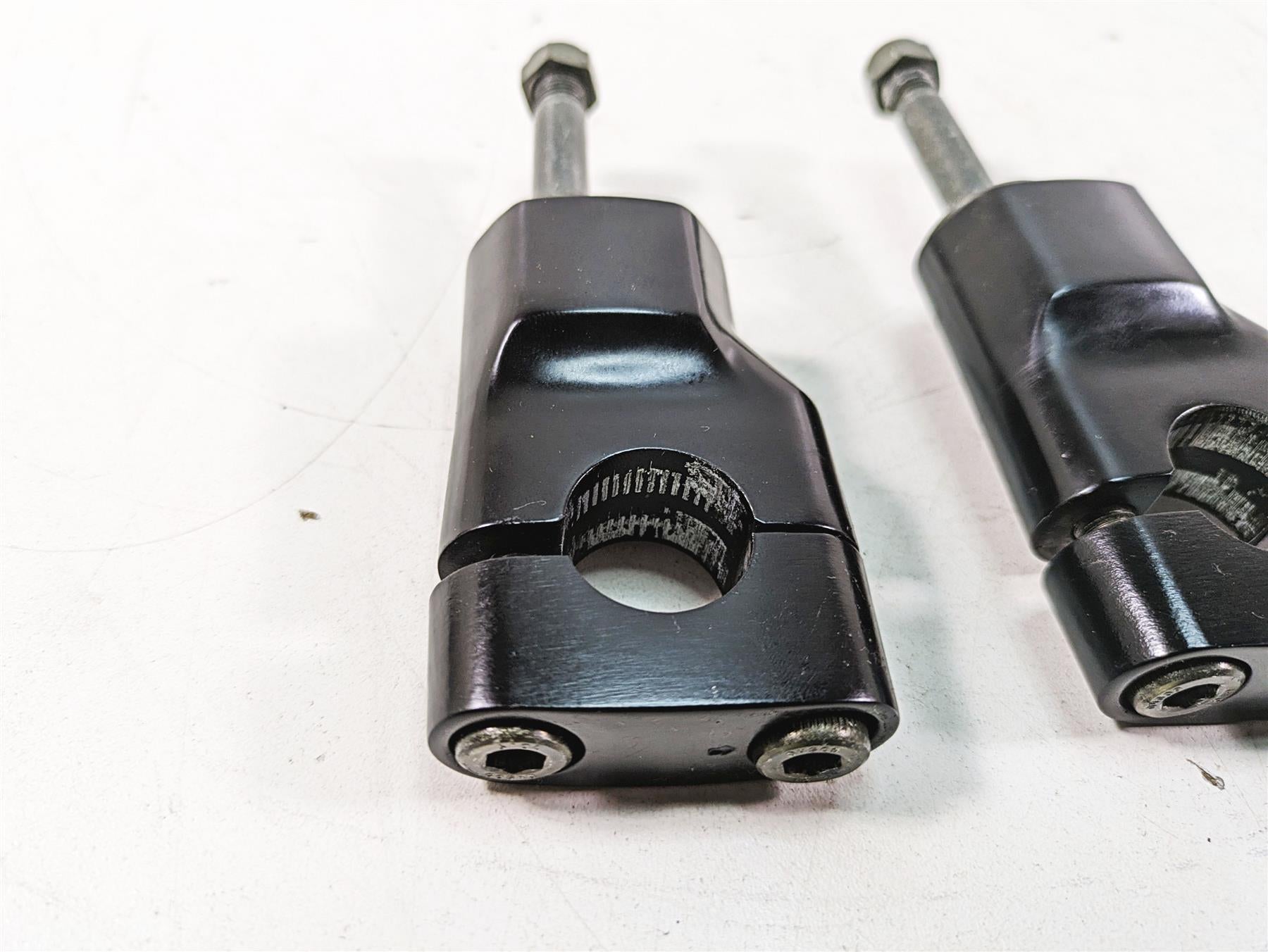 2002 Yamaha FZ1 FZS1000 Fazer Handlebar Riser Holder Set 5LV-23442-01-00 {{ shop.shopifyCountryName }} - Mototech271