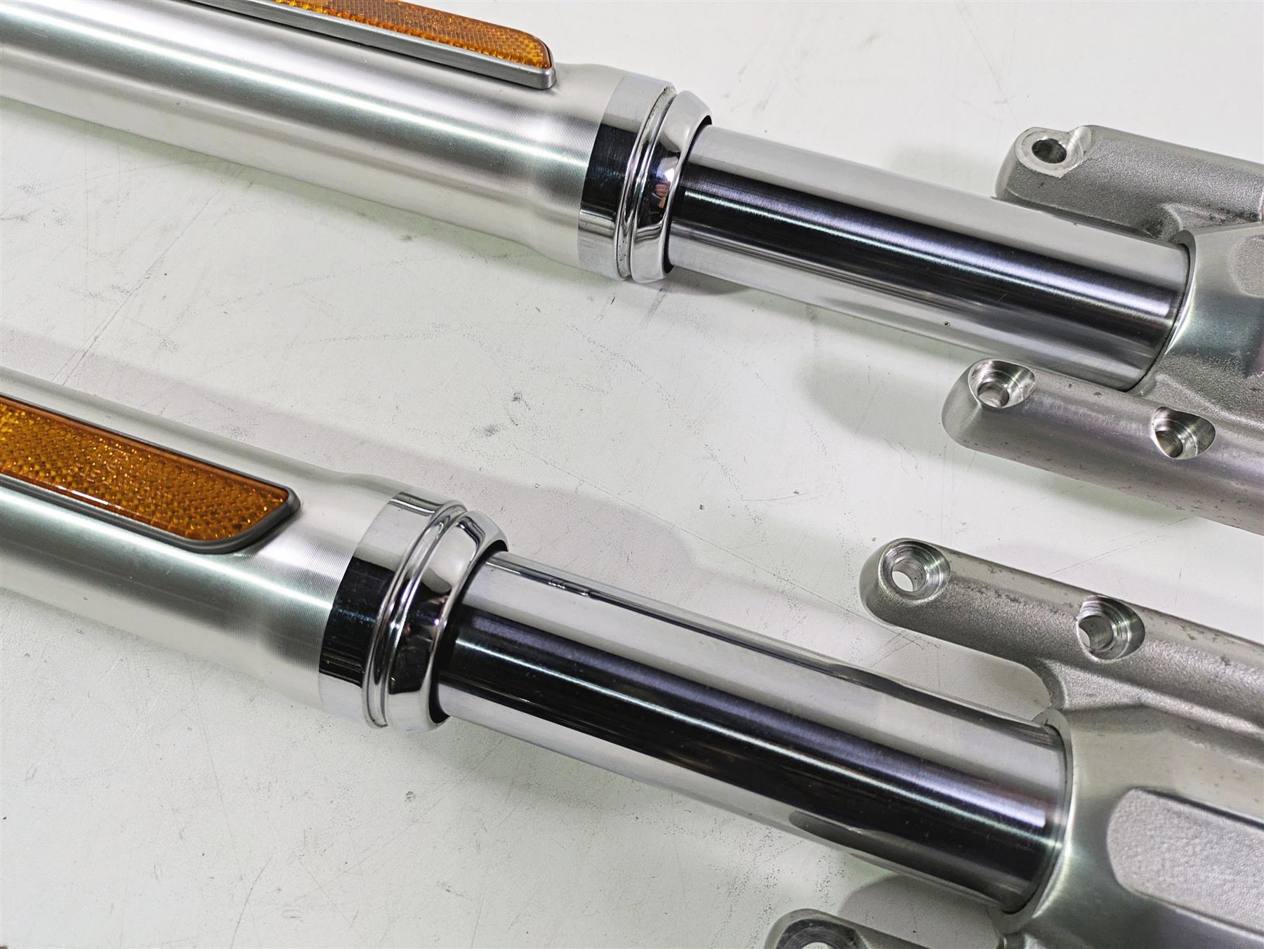 2006 Harley VRSCR Street V-Rod Front Fork Leg Set Straight 46774-06 46775-06 {{ shop.shopifyCountryName }} - Mototech271