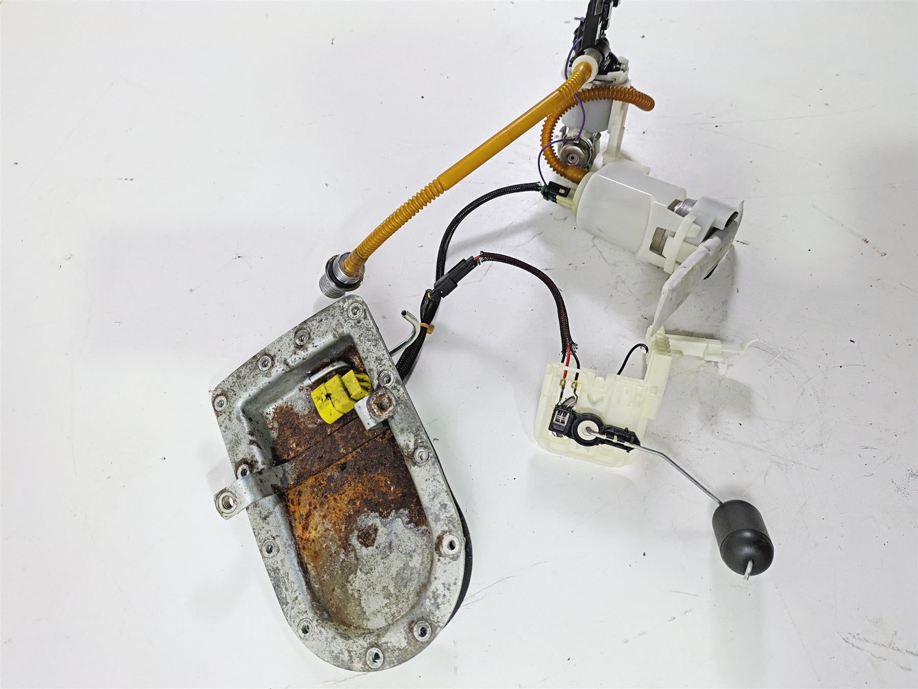 2015 Harley FXDF Dyna Fat Bob Fuel Gas Petrol Pump - Tested 75218-04D 75217-04A {{ shop.shopifyCountryName }} - Mototech271
