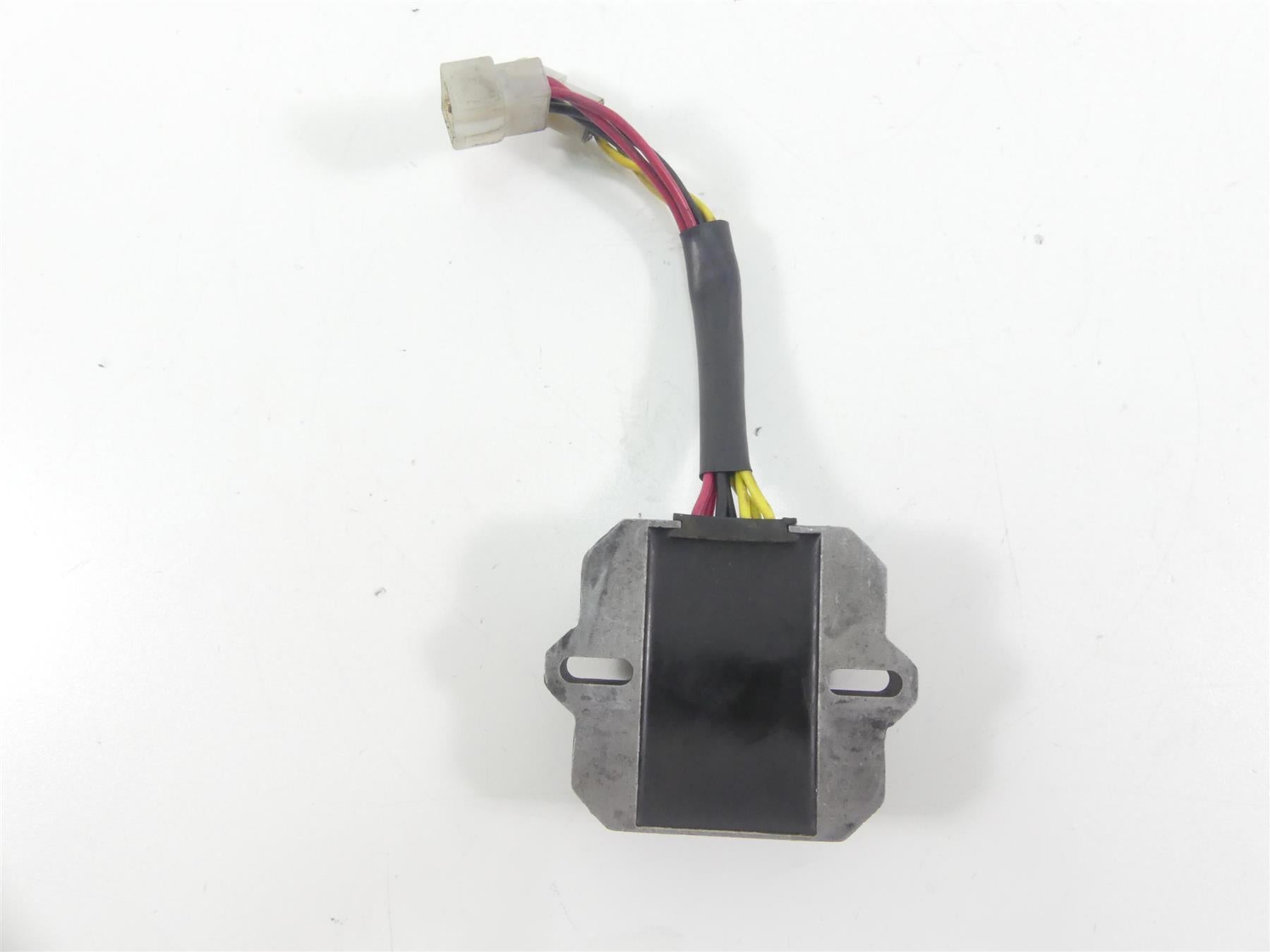 2006 Triumph Daytona 675 Rectifier Voltage Regulator T1304040 {{ shop.shopifyCountryName }} - Mototech271
