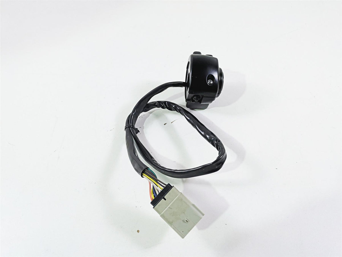2009 Harley Touring FLHX Street Glide Left Hand Blinker Control Switch 71682-06A {{ shop.shopifyCountryName }} - Mototech271