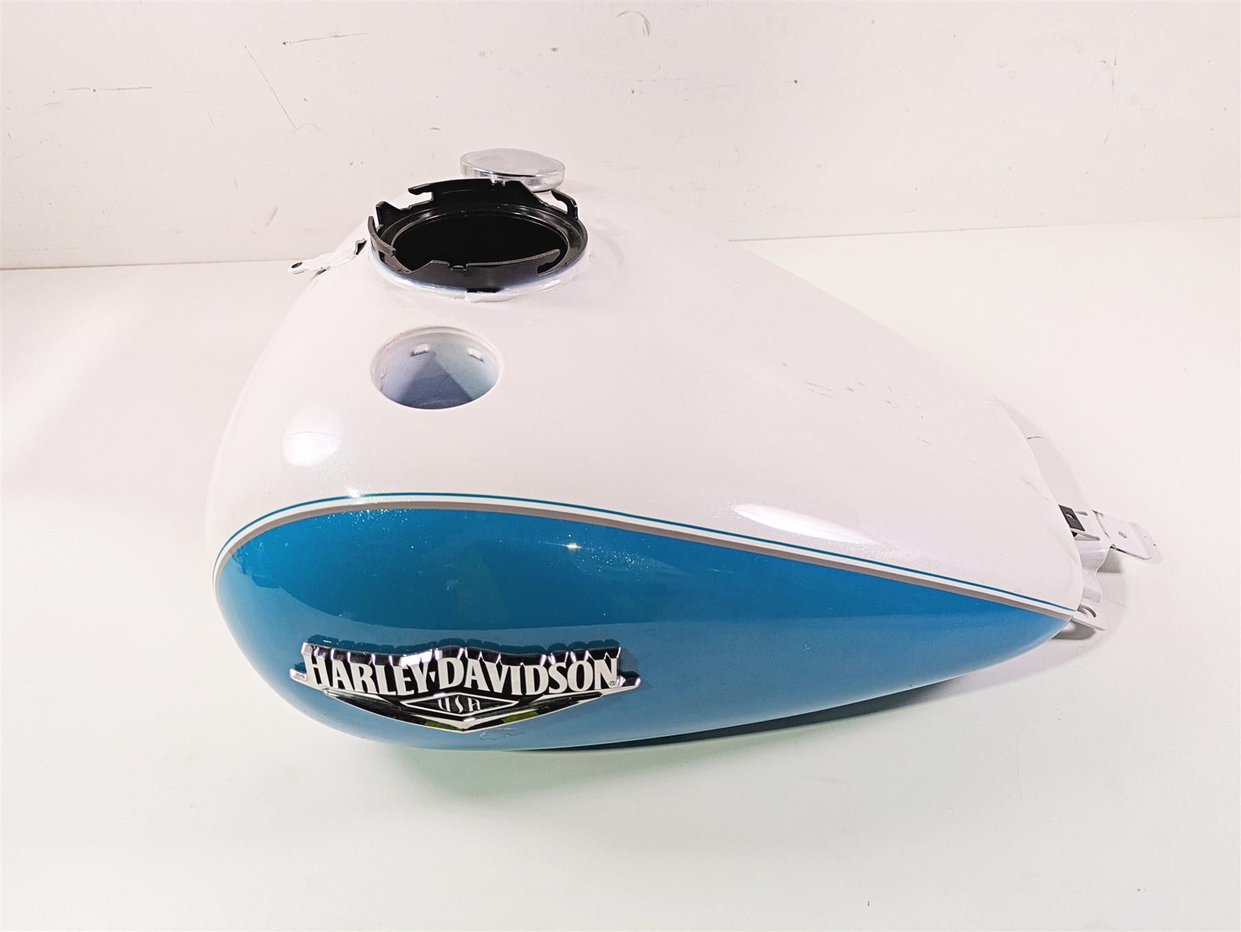 2016 Harley Touring FLHR Road King Fuel Gas Petrol Tank Reservoir 61000691 {{ shop.shopifyCountryName }} - Mototech271