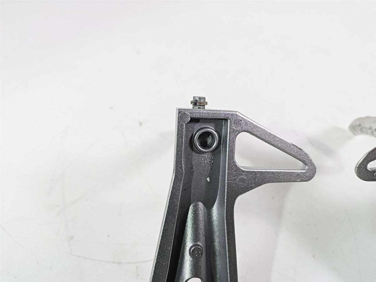 2009 Yamaha FZ1 FZS10 Fazer Rear Passenger Footpeg Set 2D1-2741L-00-00 {{ shop.shopifyCountryName }} - Mototech271