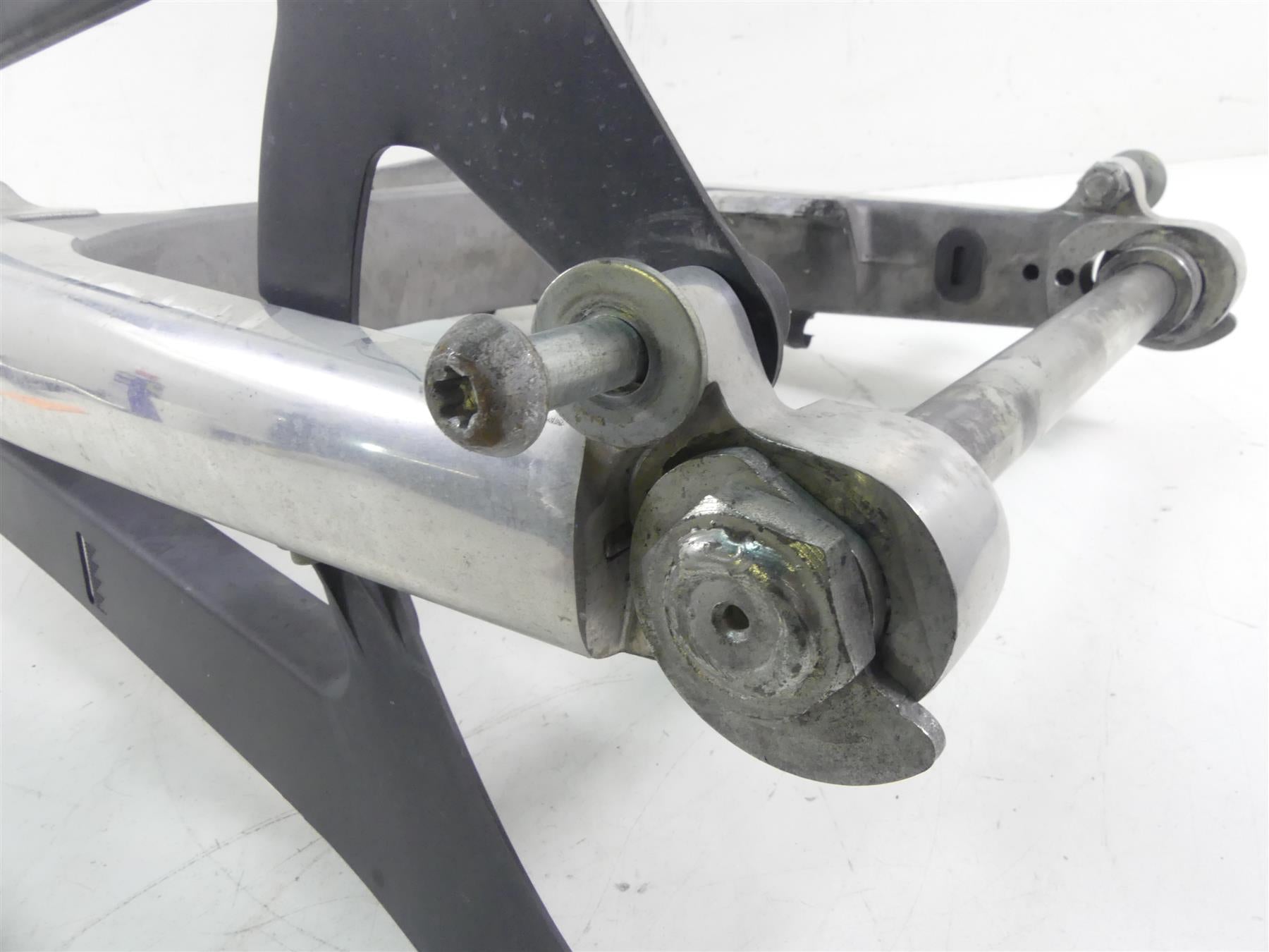2013 Harley VRSCF Muscle V-Rod Rear Swingarm Swing Arm + Axle & Guards 48606-07A {{ shop.shopifyCountryName }} - Mototech271