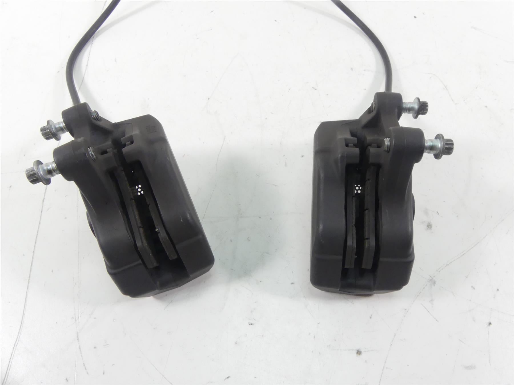 2014 Harley Touring FLHX Street Glide Front Brake Caliper Set 43027-08 44023-08 {{ shop.shopifyCountryName }} - Mototech271