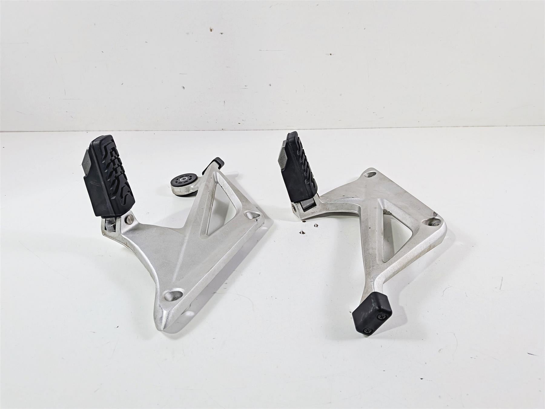 2016 BMW R1200RT RT RTW K52 Passenger Foot Peg Rest Set 46718534789 46718534790 {{ shop.shopifyCountryName }} - Mototech271