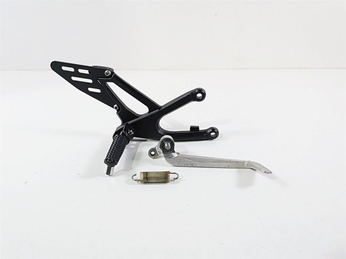 2008 Yamaha YZF R1 RN19 Front Right Foot Peg & Brake Pedal 4C8-27443-00-00 {{ shop.shopifyCountryName }} - Mototech271