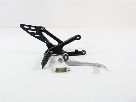 2008 Yamaha YZF R1 RN19 Front Right Foot Peg & Brake Pedal 4C8-27443-00-00 {{ shop.shopifyCountryName }} - Mototech271