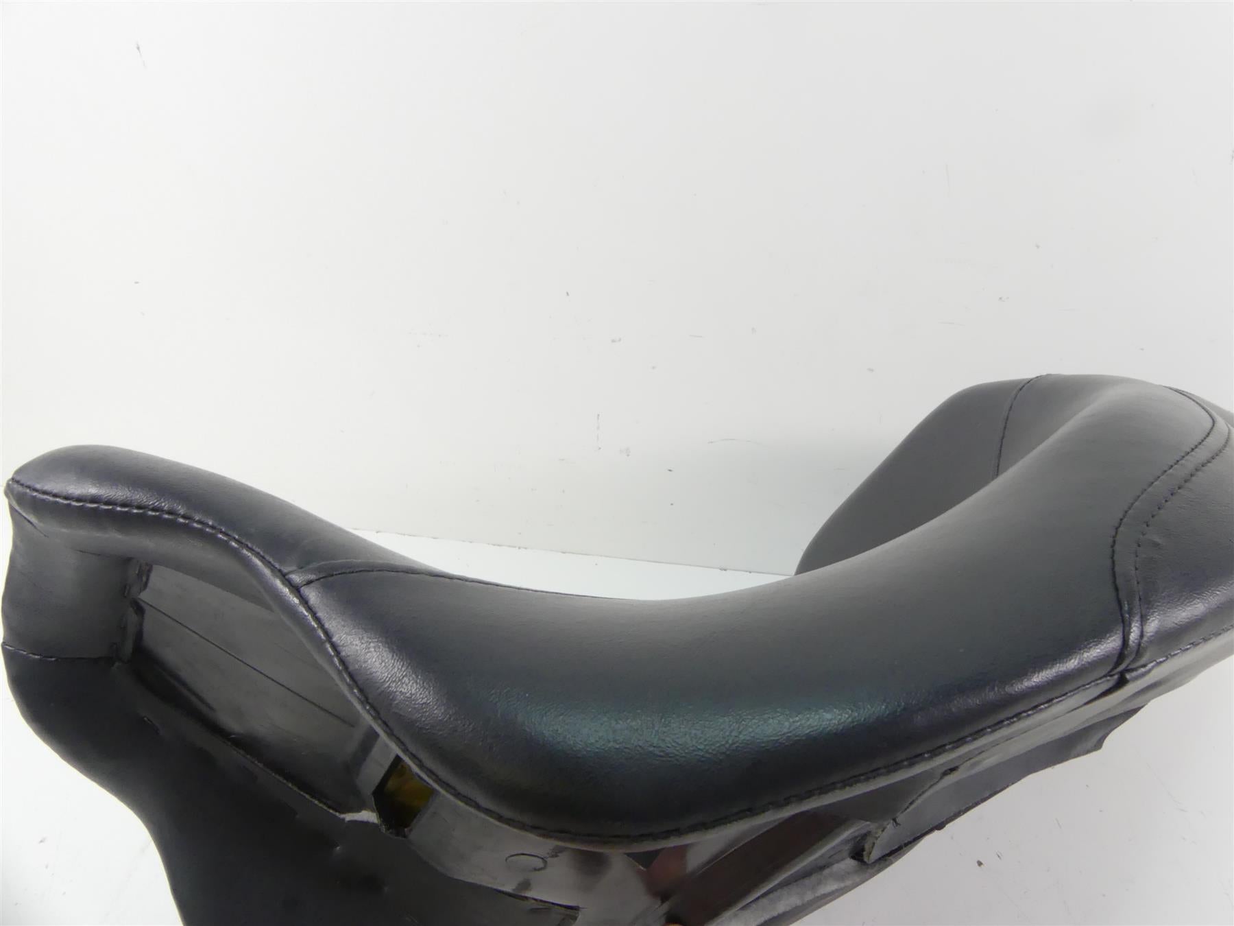 2014 Harley Touring FLHX Street Glide Seat Saddle - No Tears 52320-11 {{ shop.shopifyCountryName }} - Mototech271