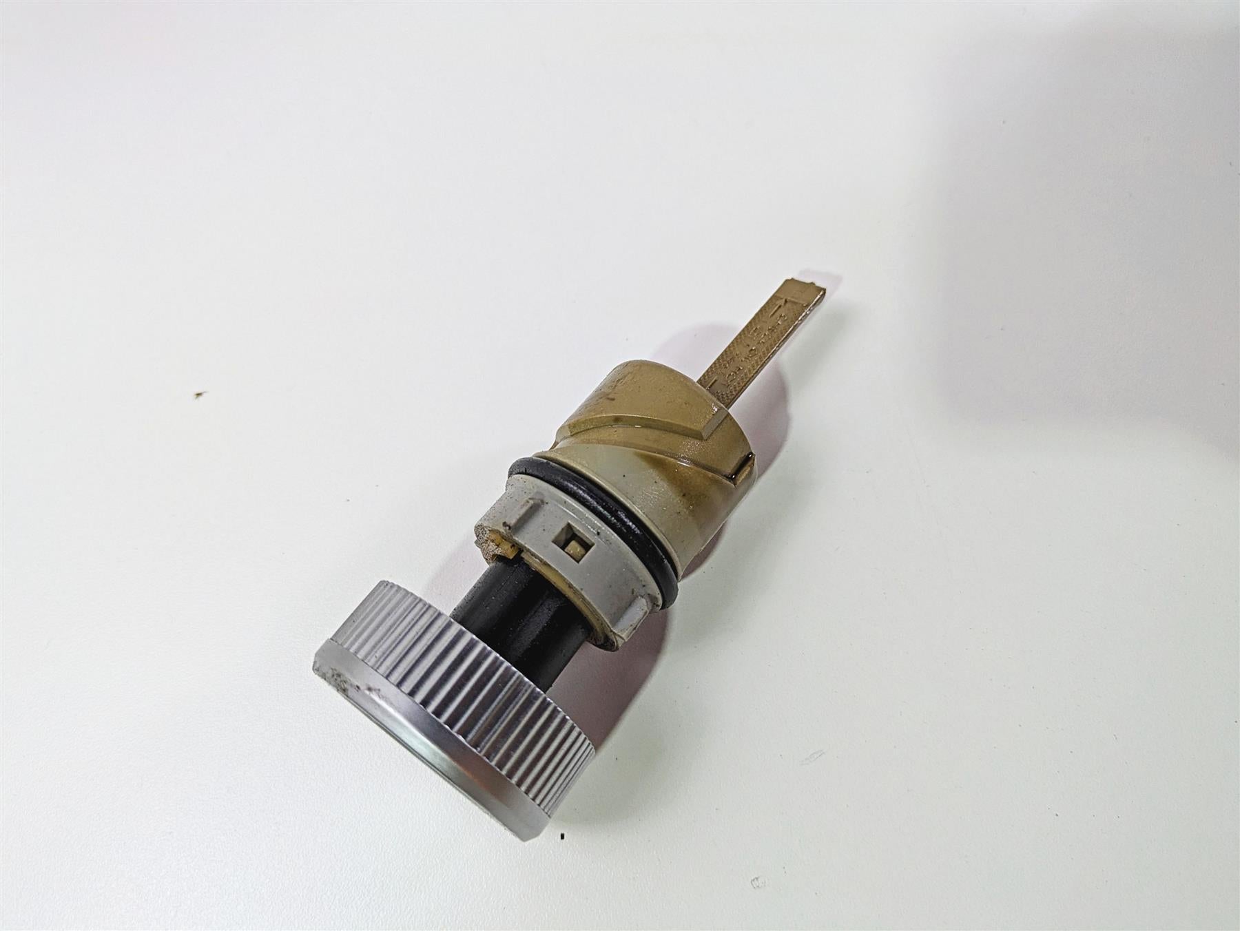 2009 Harley XR1200 Sportster Oil Tank Reservoir & Dipstick 62888-08 {{ shop.shopifyCountryName }} - Mototech271