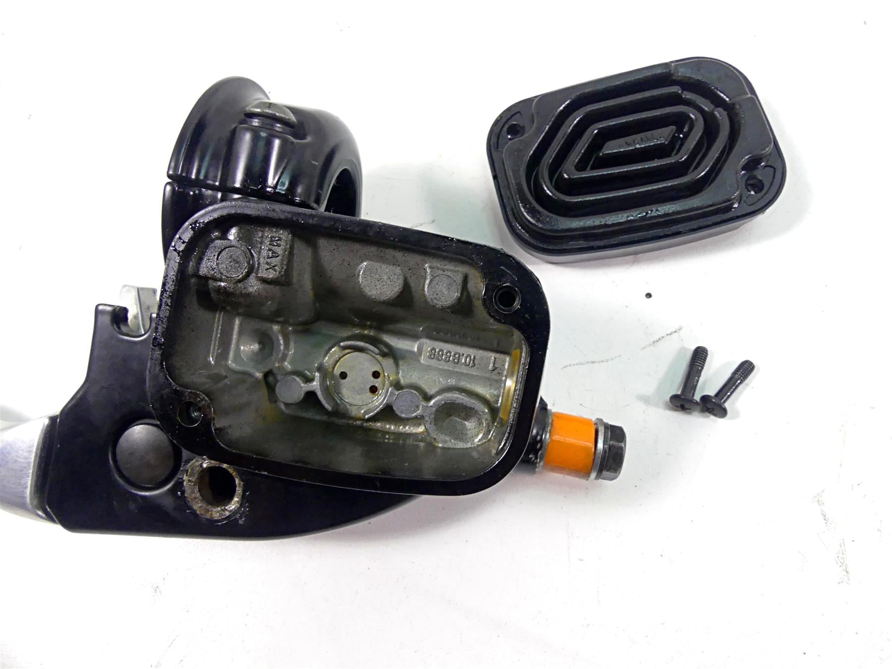 2013 Harley VRSCF Muscle Vrod Front Brake Master Cylinder 11/16" 44551-08F {{ shop.shopifyCountryName }} - Mototech271