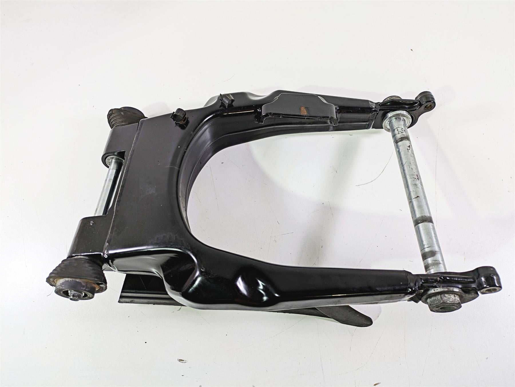 2017 Harley Touring FLHTKSE CVO E-Glide Rear Swingarm & Axle Set 47549-09A {{ shop.shopifyCountryName }} - Mototech271
