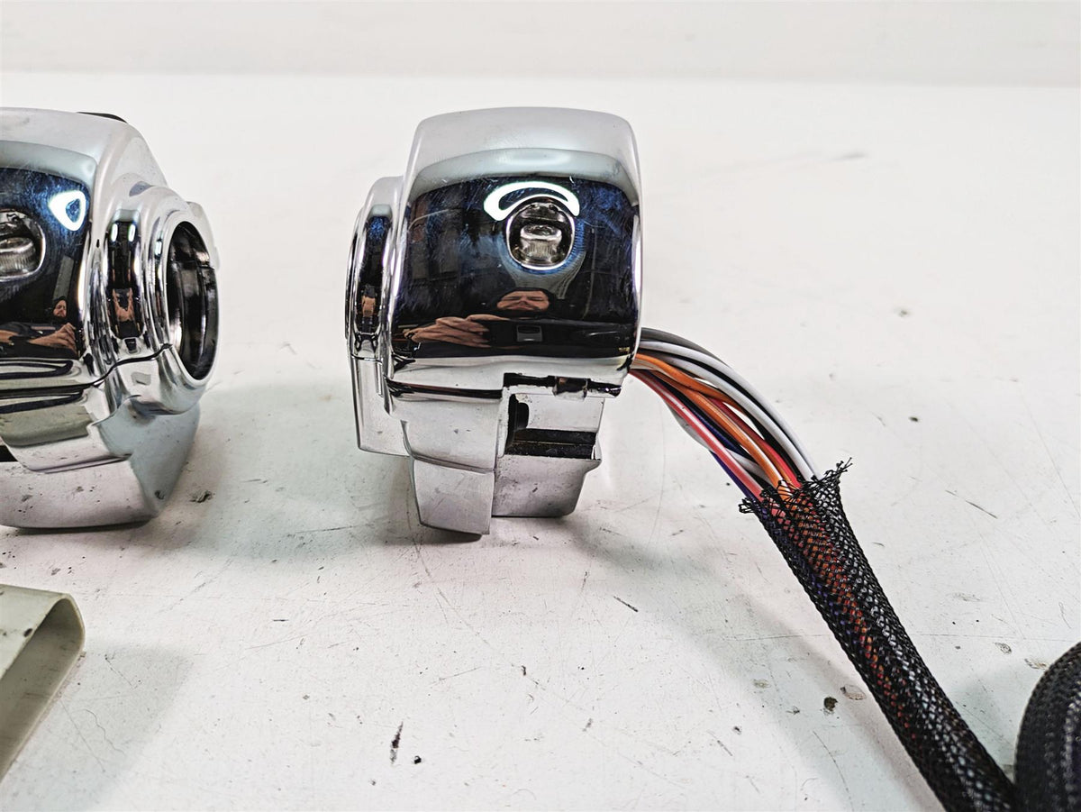 2010 Harley Touring FLHTCU Electra Glide Chrome Control Switch Set Read 71682-06 {{ shop.shopifyCountryName }} - Mototech271