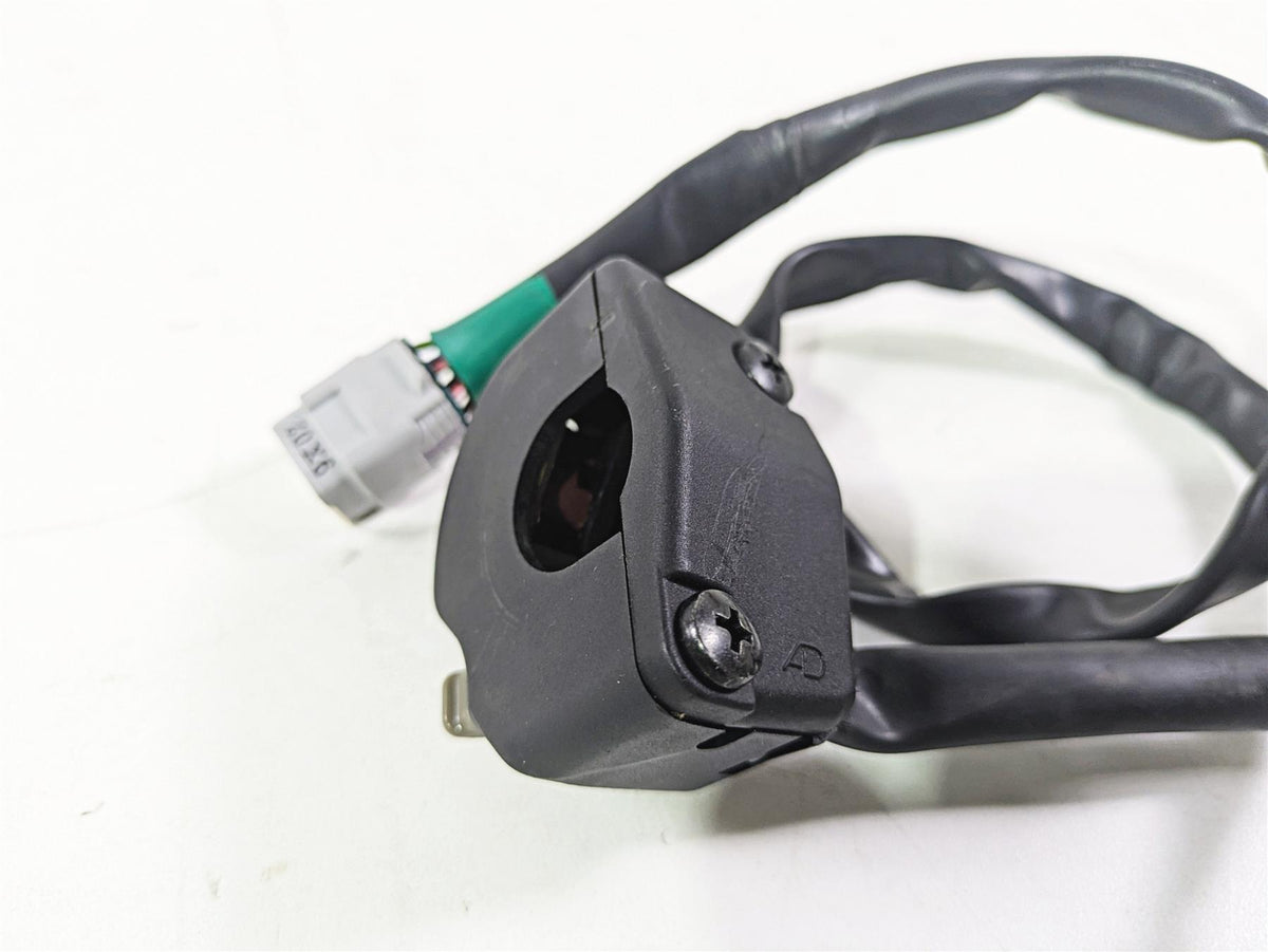 2020 Kawasaki ZX6R Ninja Right Hand Start Stop Kill Control Switch 46091-0421 {{ shop.shopifyCountryName }} - Mototech271