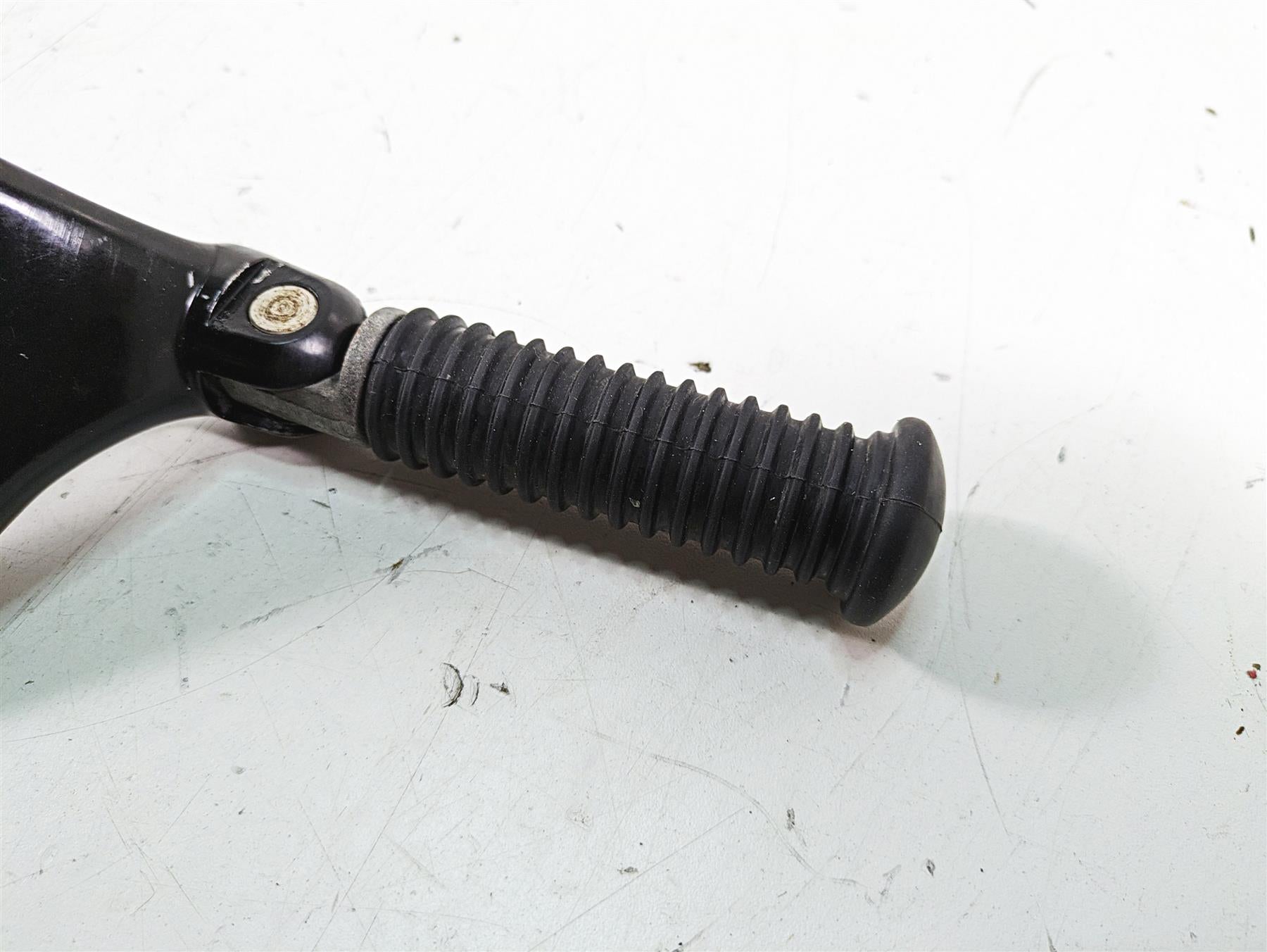 2019 Harley XL883N Sportster Iron Rear Passenger Footpeg Set 49315-04 50500233 {{ shop.shopifyCountryName }} - Mototech271