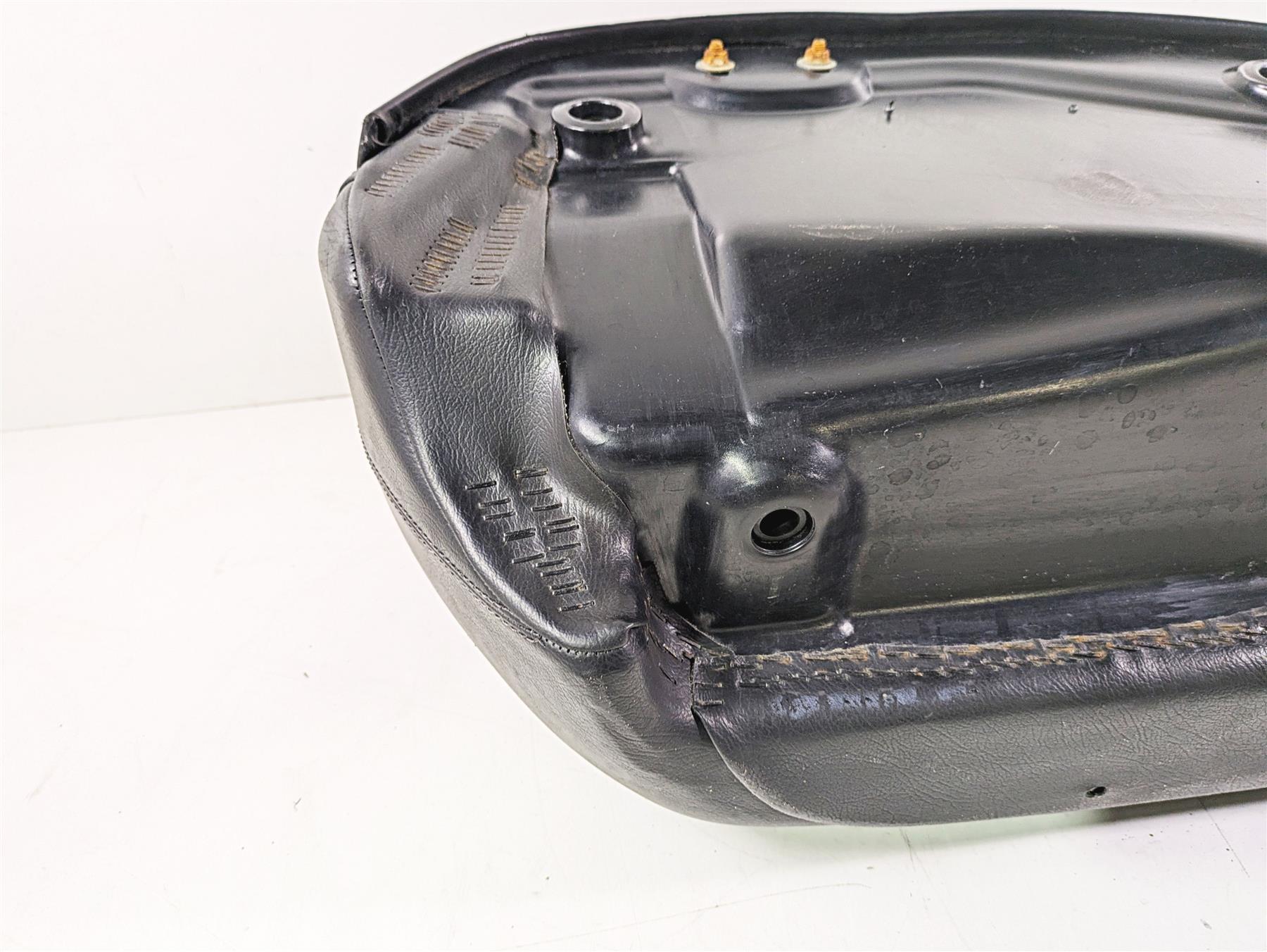 2007 Yamaha XVS1300 V-Star Tour Right Saddlebag + Mount 5S6-F8440-01-00 {{ shop.shopifyCountryName }} - Mototech271