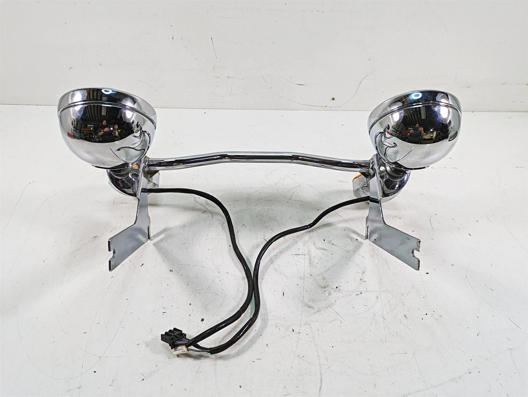 2011 Harley Touring FLHR Road King Front Spotlight Blinker Bar 68712-94A {{ shop.shopifyCountryName }} - Mototech271