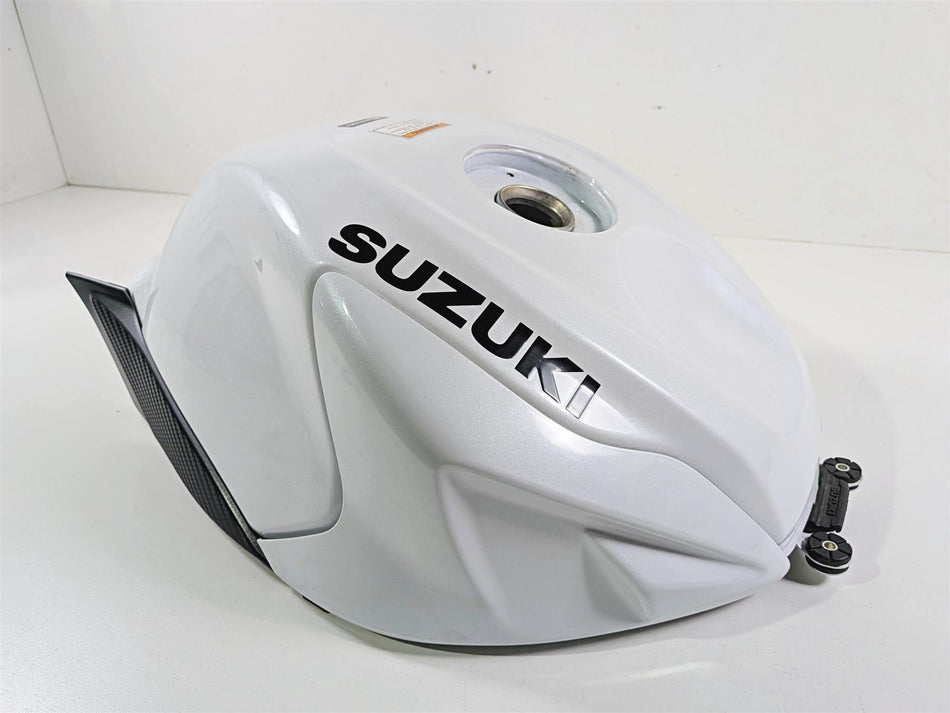 2024 Suzuki GSXR600 Fuel Gas Petrol Tank & Covers White - Nice 44100-14JJ0 {{ shop.shopifyCountryName }} - Mototech271