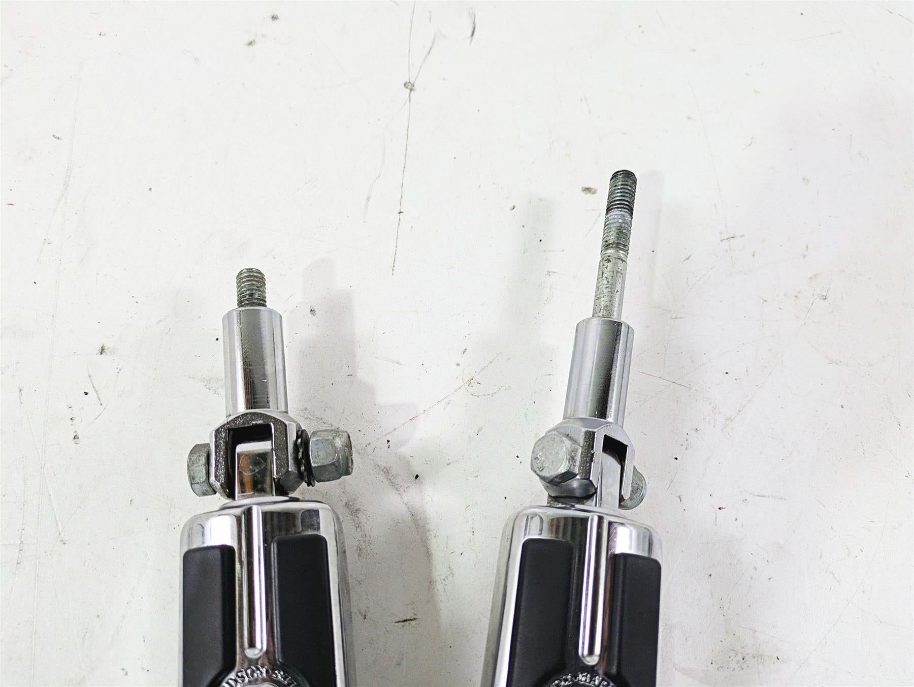 2004 Harley Softail FLSTF Fat Boy Rear Willie G Skull Footpeg Set -Read 50370-04 {{ shop.shopifyCountryName }} - Mototech271