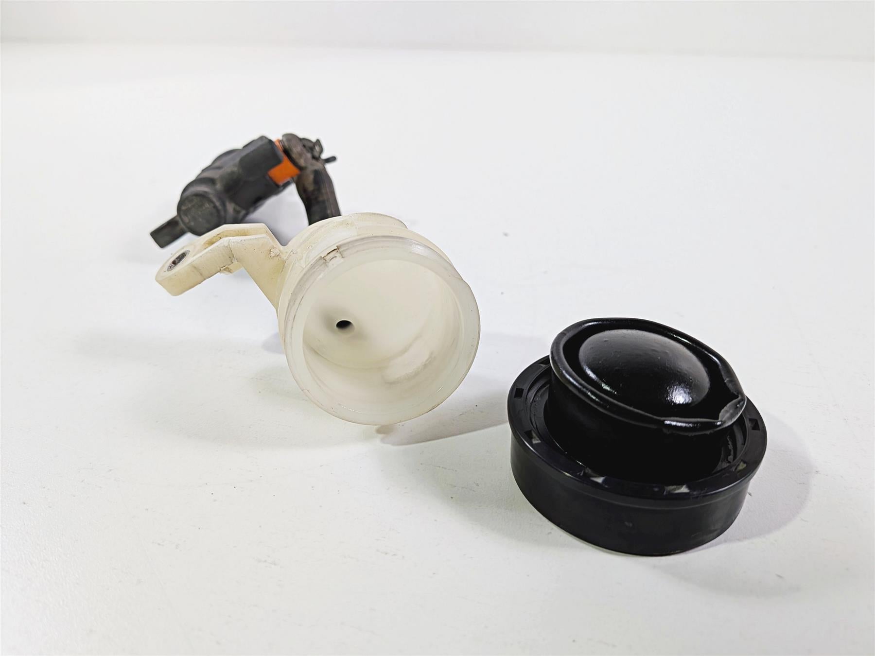 2015 BMW R1200GS K50 Rear Brake Master Cylinder 1/2 Nissin 34318522398 {{ shop.shopifyCountryName }} - Mototech271