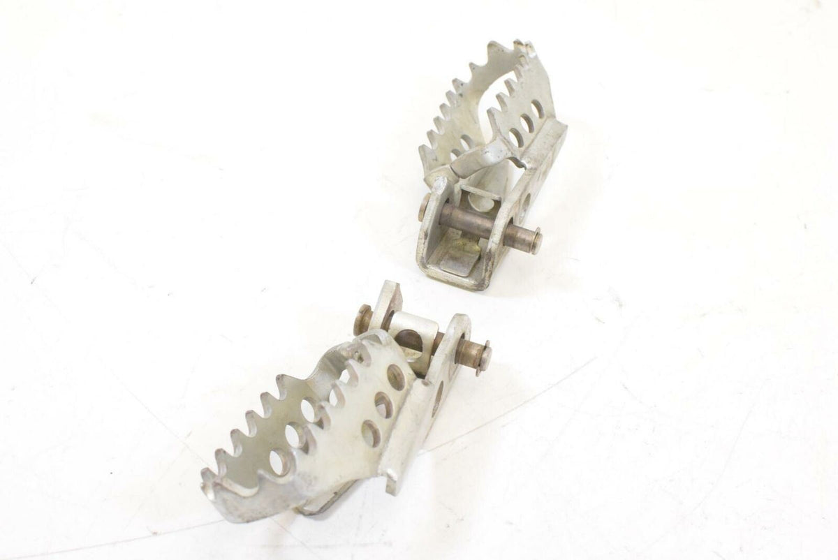 2009 BMW R1200 GS K255 Adv Front Rider Driver Footpeg Set 46717694557 {{ shop.shopifyCountryName }} - Mototech271