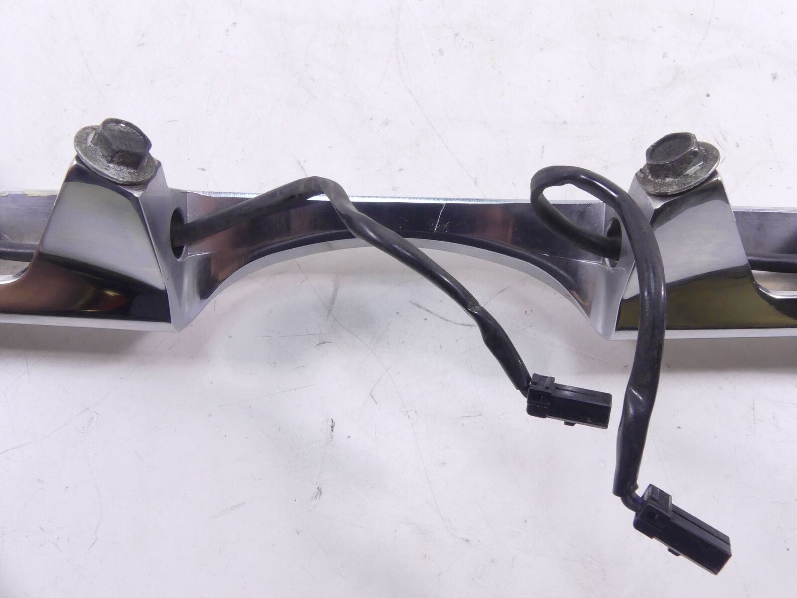 2009 Harley Touring FLHTCU Electra Glide Rear Blinker Turn Signal Bar 68510-74C {{ shop.shopifyCountryName }} - Mototech271