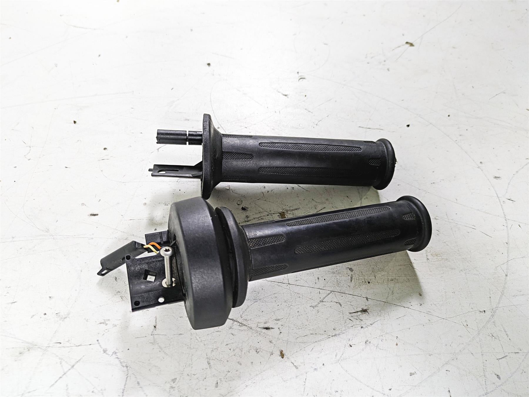 2017 BMW S1000R K47 Heated Hand E-Throttle Cruise Control Grip Set 61318534424 {{ shop.shopifyCountryName }} - Mototech271