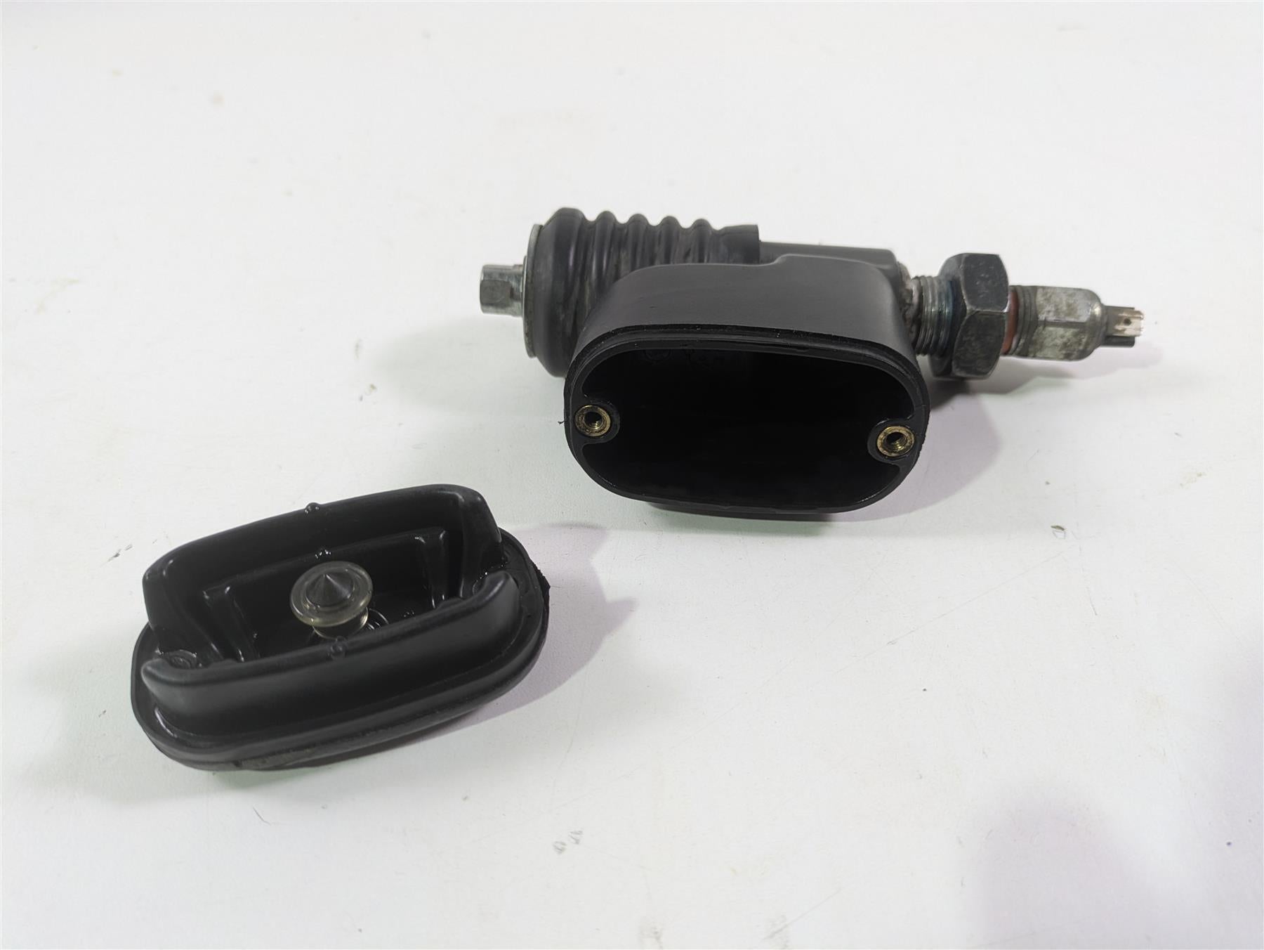 2010 Harley Dyna FXDB Street Bob Rear Brake Master Cylinder 42474-06C {{ shop.shopifyCountryName }} - Mototech271