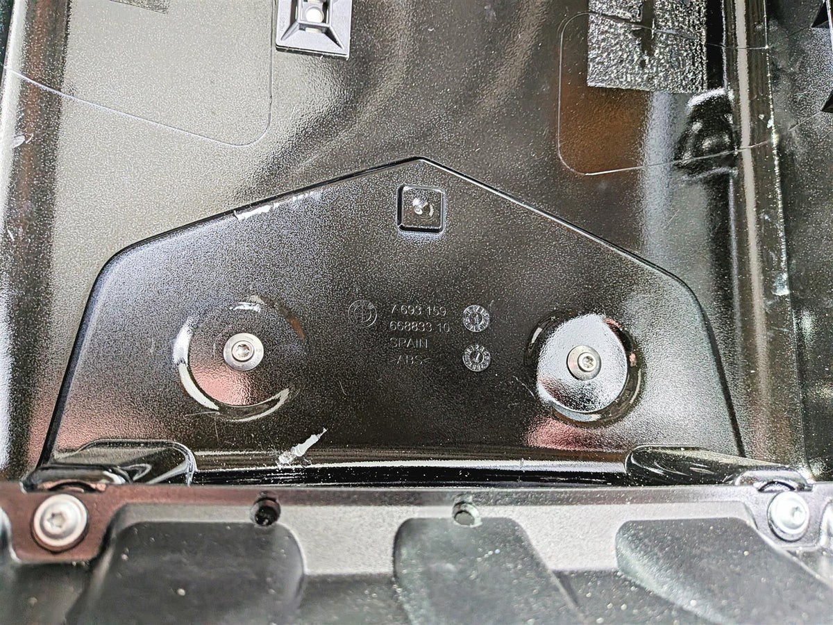 2023 BMW R1250RT RTP K52 Rear Radio Trunk & Mounting Hardware 46637693159 {{ shop.shopifyCountryName }} - Mototech271