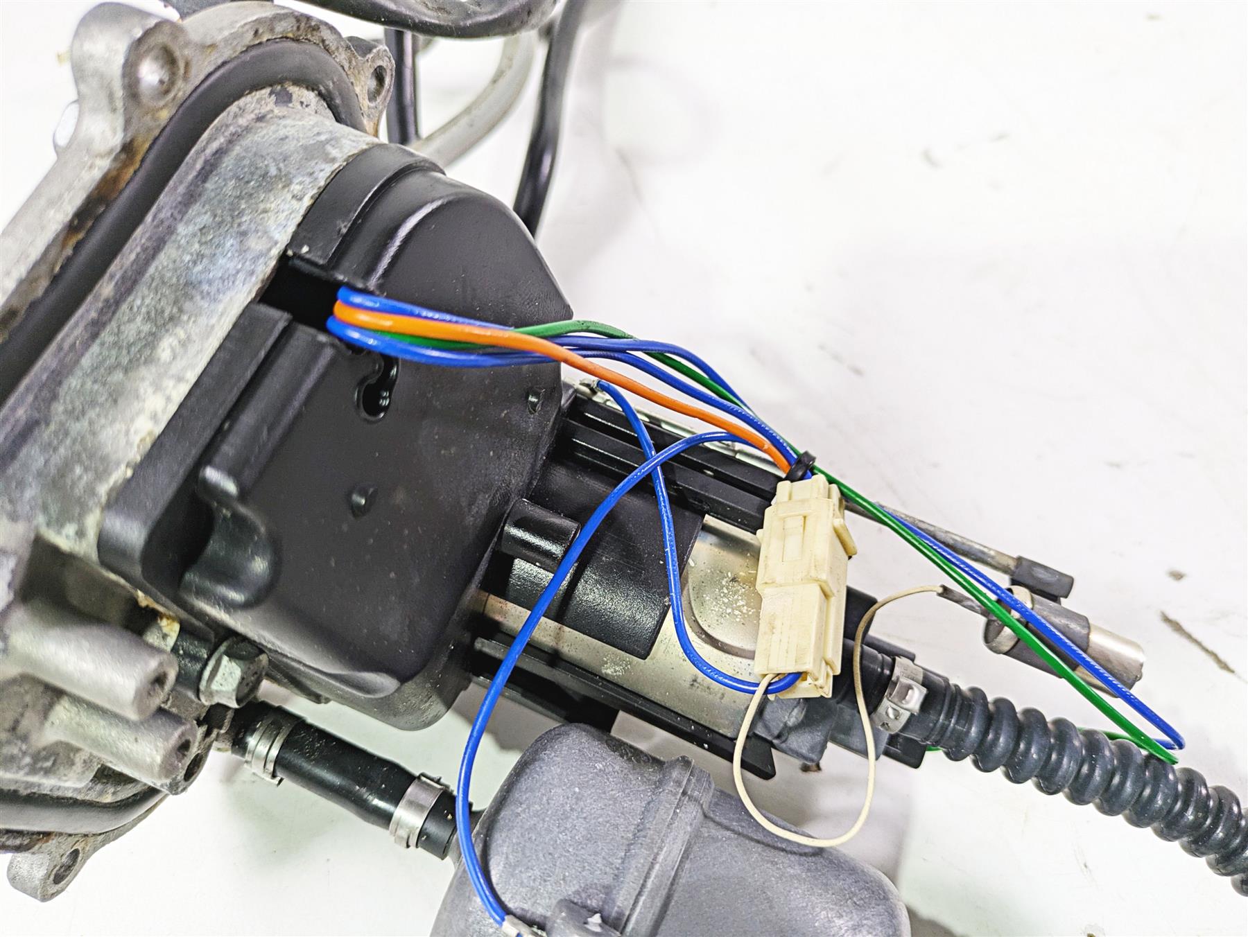 2008 Aprilia RSVR 1000 Factory Fuel Gas Petrol Pump AP8106881 {{ shop.shopifyCountryName }} - Mototech271