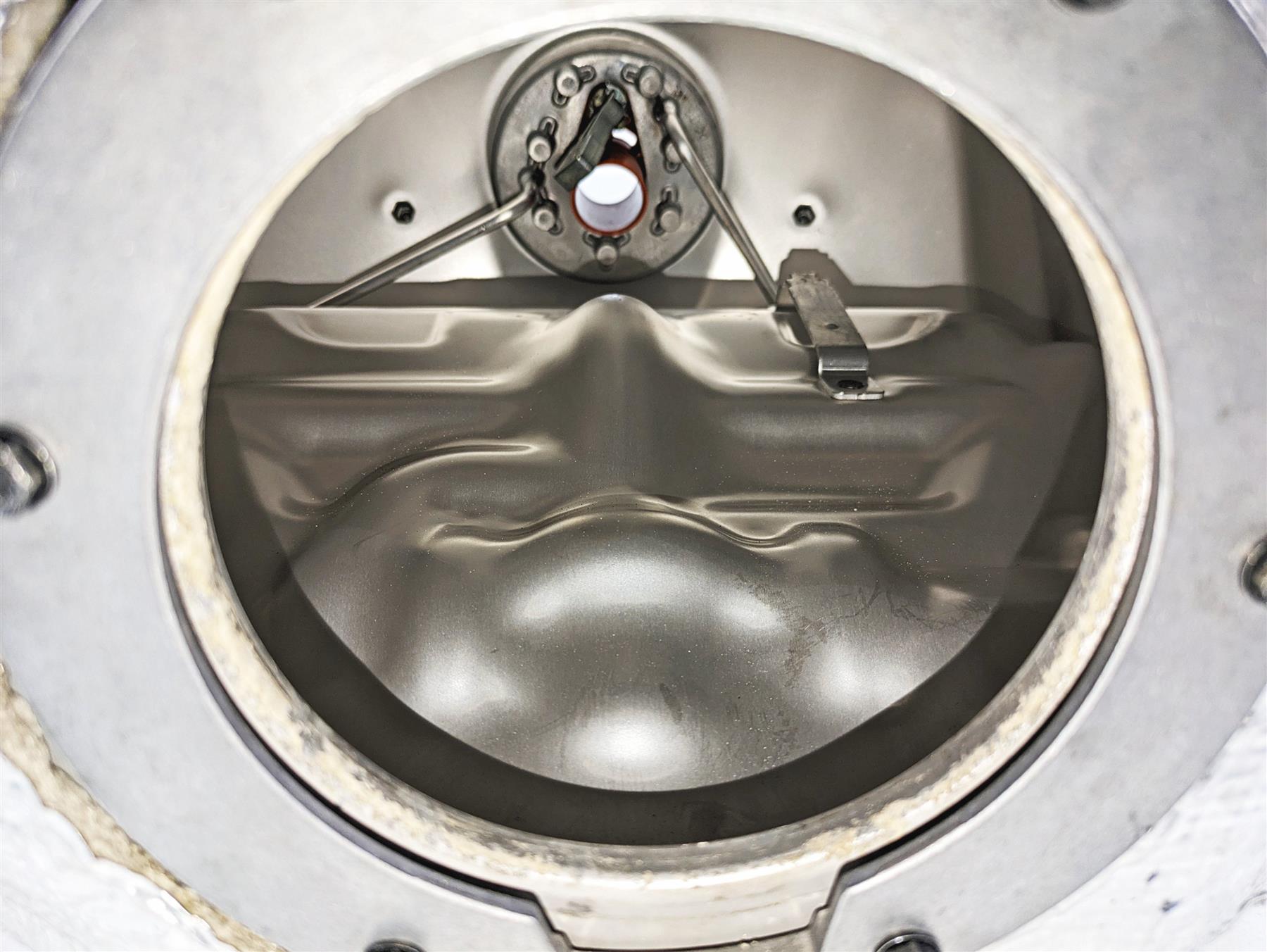 2015 BMW S1000RR K46 Fuel Gas Petrol Tank Reservoir - Read 16117717884 {{ shop.shopifyCountryName }} - Mototech271