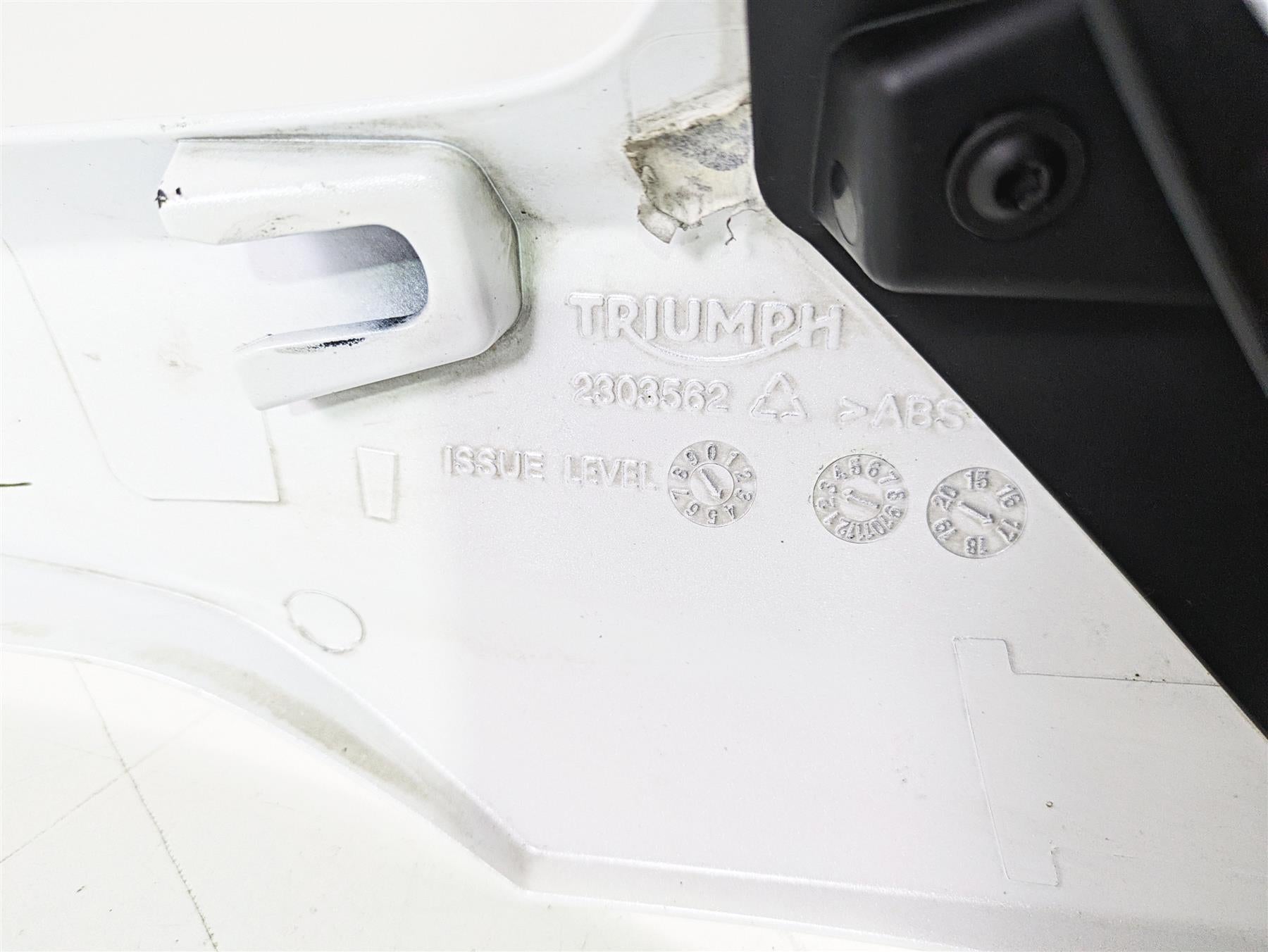 2019 Triumph Speed Triple RS 1050 Lower Belly Cover & Mounts T2303565 {{ shop.shopifyCountryName }} - Mototech271