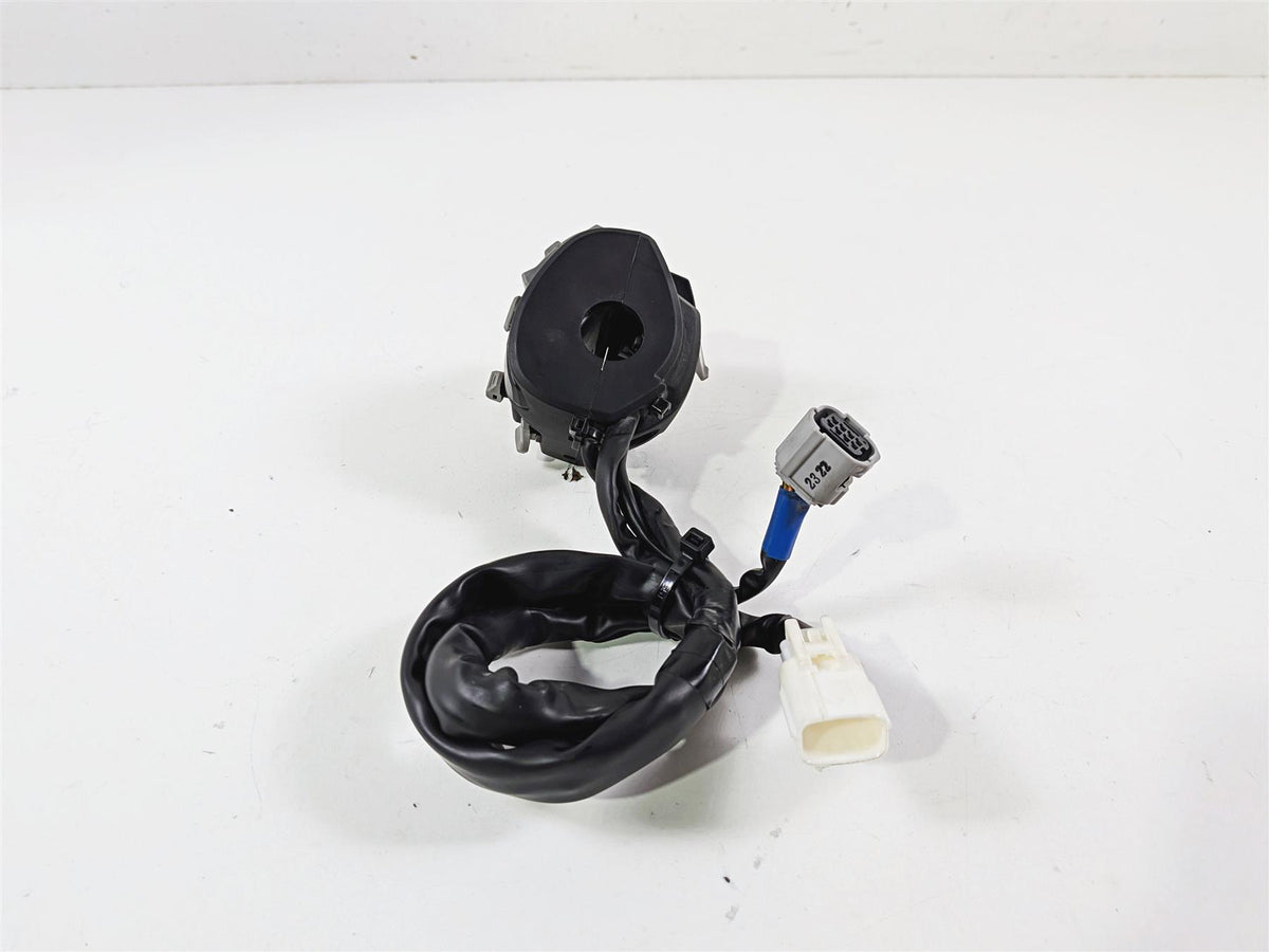 2022 Kawasaki ZX10R ZX1000 Ninja Left Hand Light Control Switch 46091-0576 {{ shop.shopifyCountryName }} - Mototech271