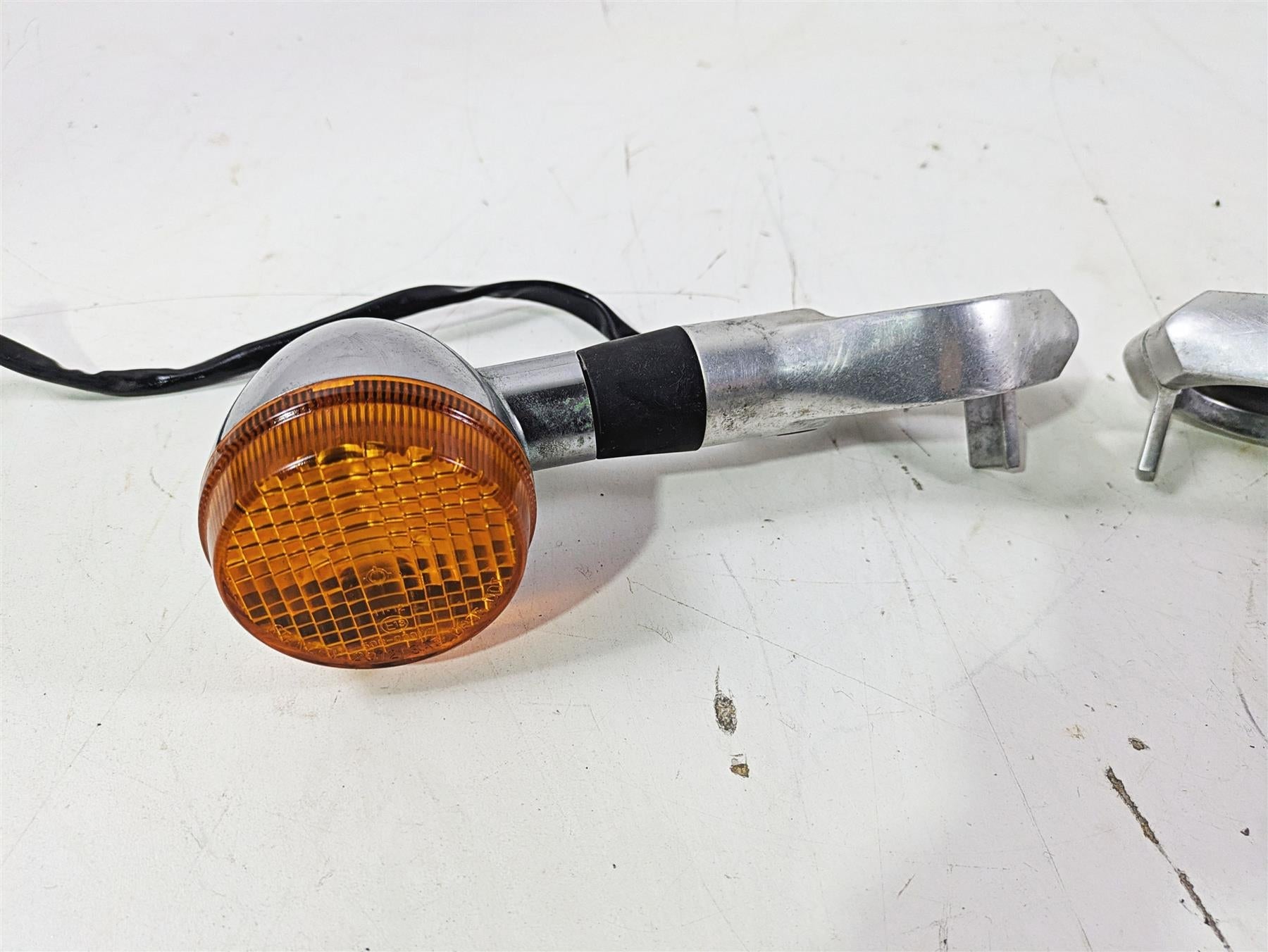 2002 Honda V-Twin VTX1800 C Front Blinker Turn Signal Set 33400-MBH-672 {{ shop.shopifyCountryName }} - Mototech271