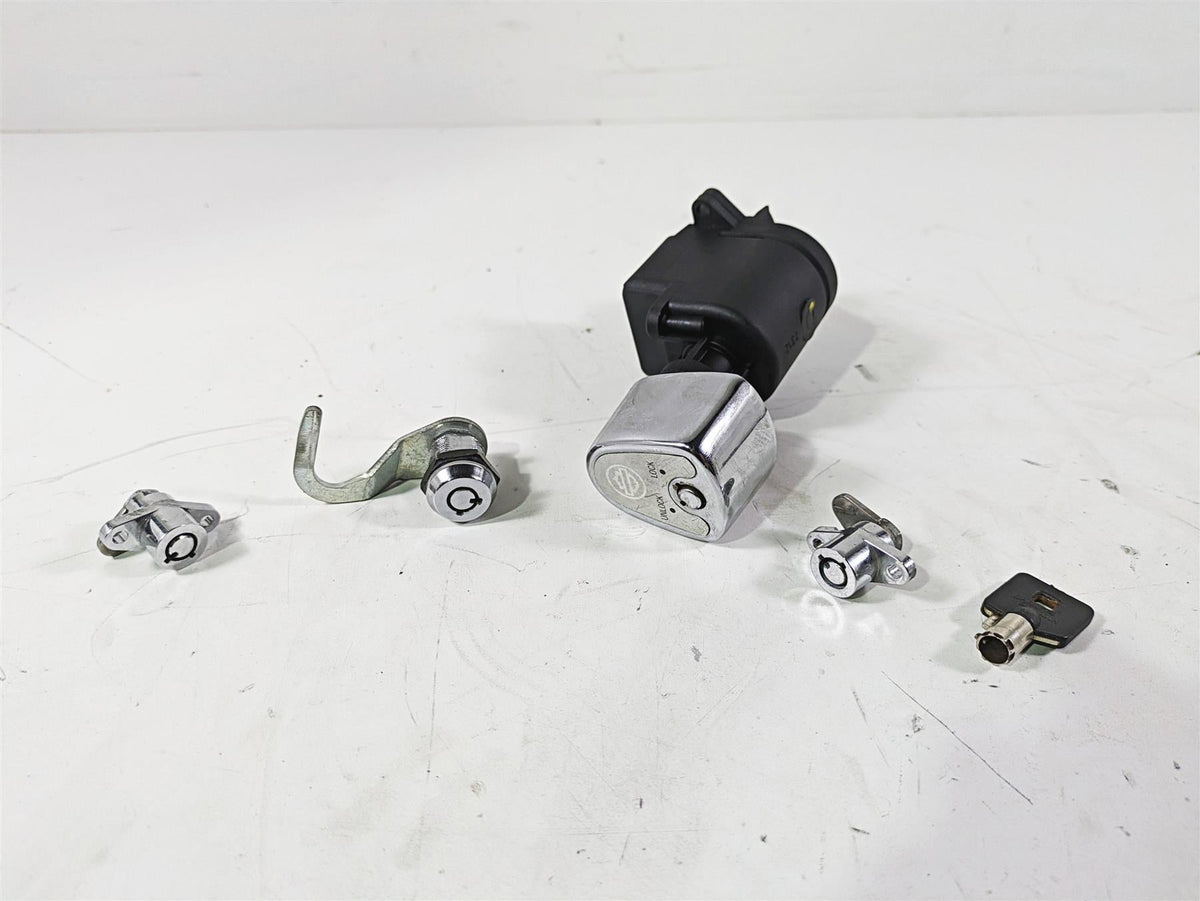 2008 Harley Touring FLHTCU E-Glide 105TH Ignition Switch Key Lock Set 71572-06 {{ shop.shopifyCountryName }} - Mototech271