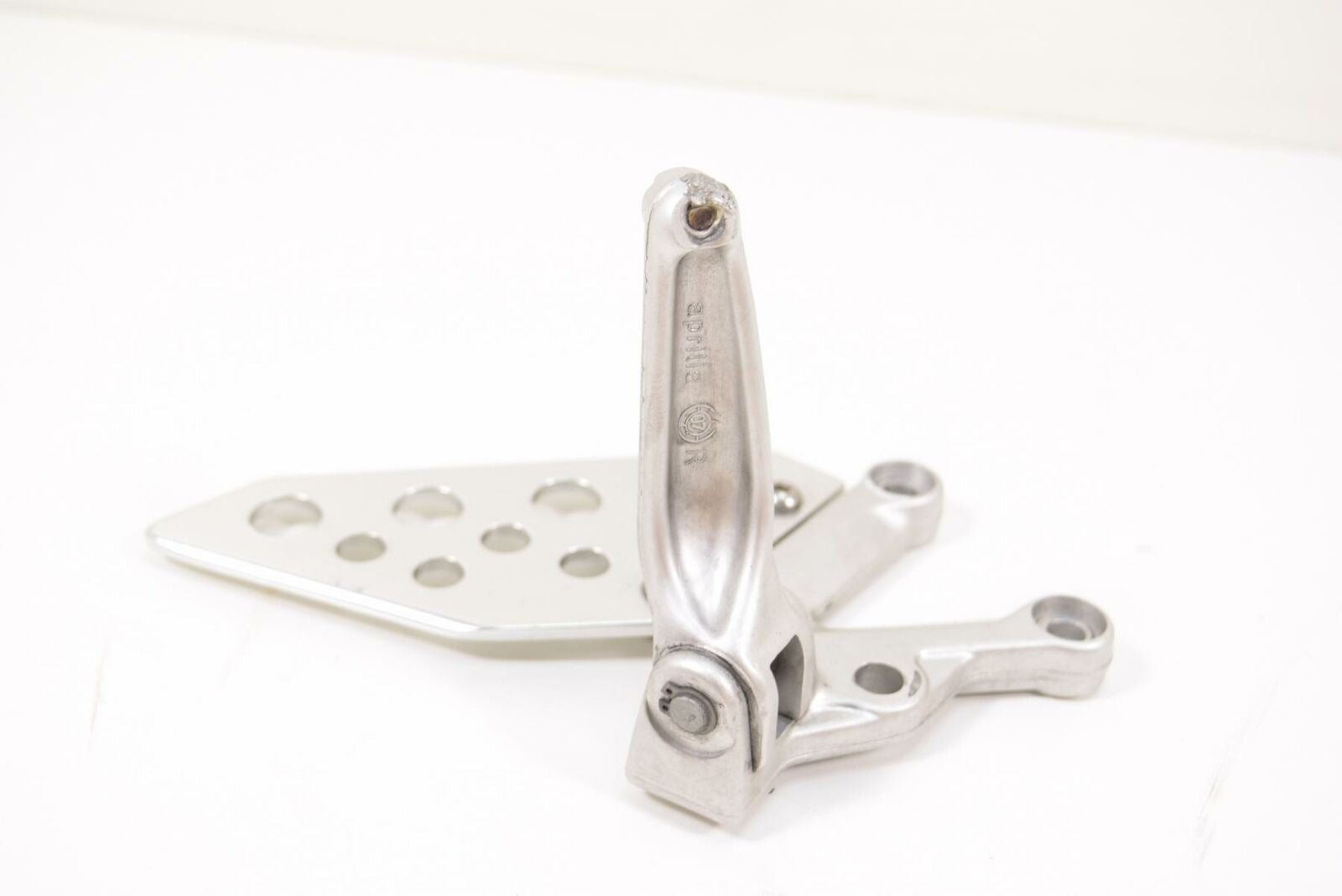 2008 Aprilia RSV2 RSV1000 R Front Right Rider Footpeg Set AP8154070 {{ shop.shopifyCountryName }} - Mototech271