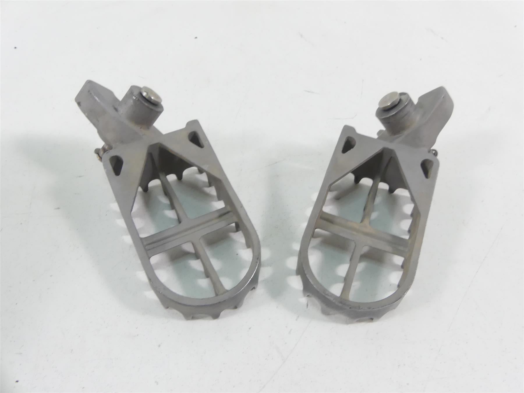 2013 BMW R1200GS K255 Adventure Front Footpeg Foot Peg Rest Set 46717694558 {{ shop.shopifyCountryName }} - Mototech271