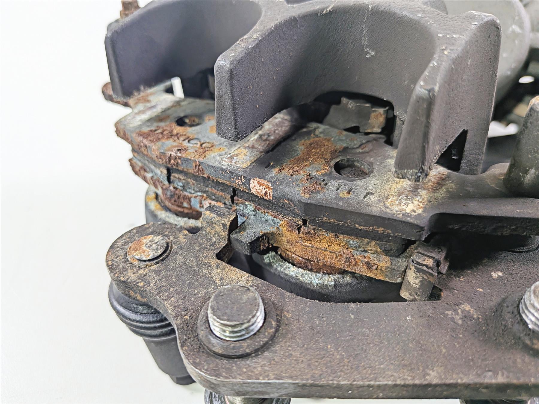 2005 Suzuki GSX600F Katana Front Brake Caliper Set Tokico 59100-33D90-999 {{ shop.shopifyCountryName }} - Mototech271