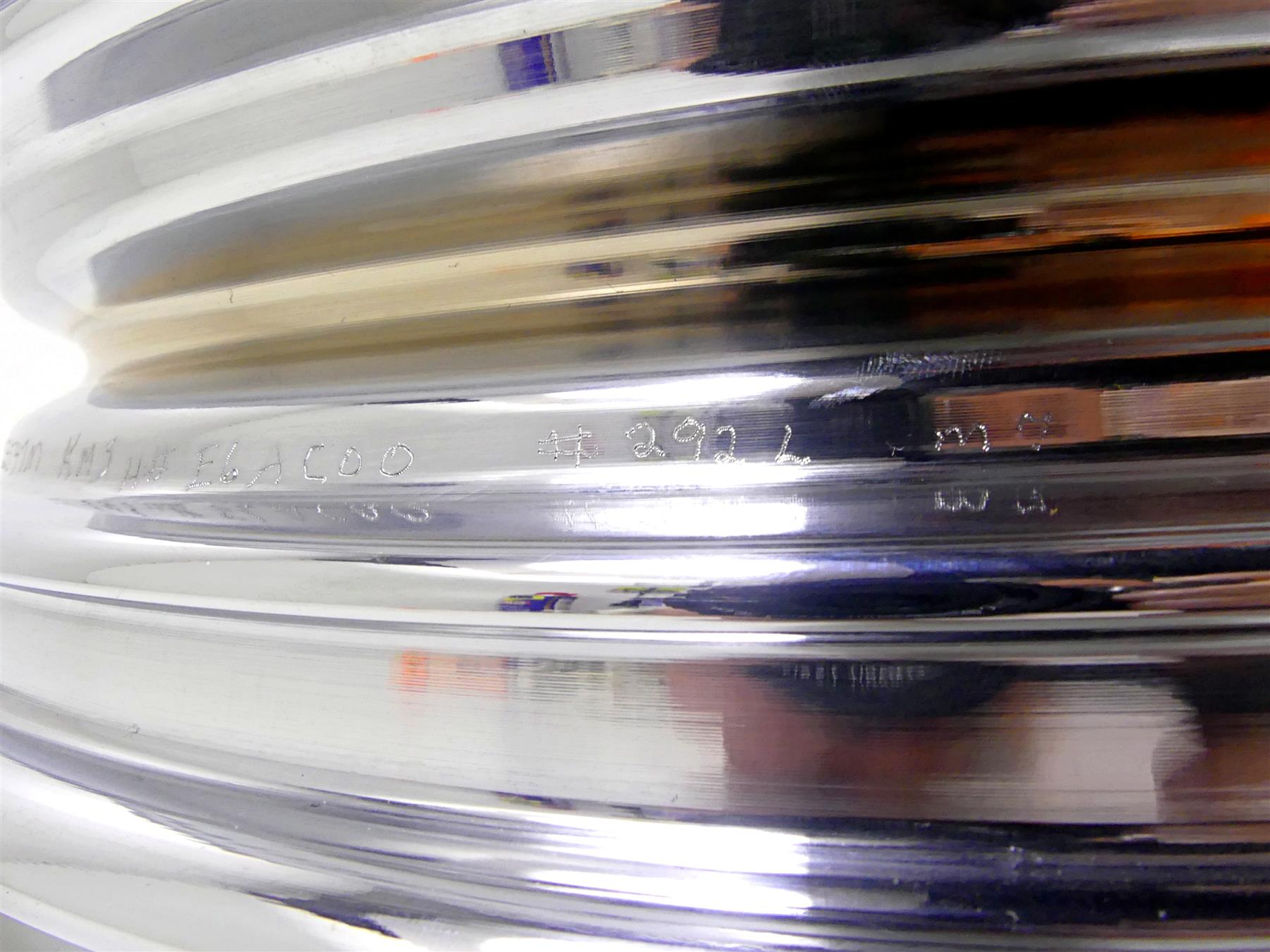 2007 Harley Touring FLHRSE CVO Road King Front Wheel 18x3.5 Roadwinder 44612-07 {{ shop.shopifyCountryName }} - Mototech271
