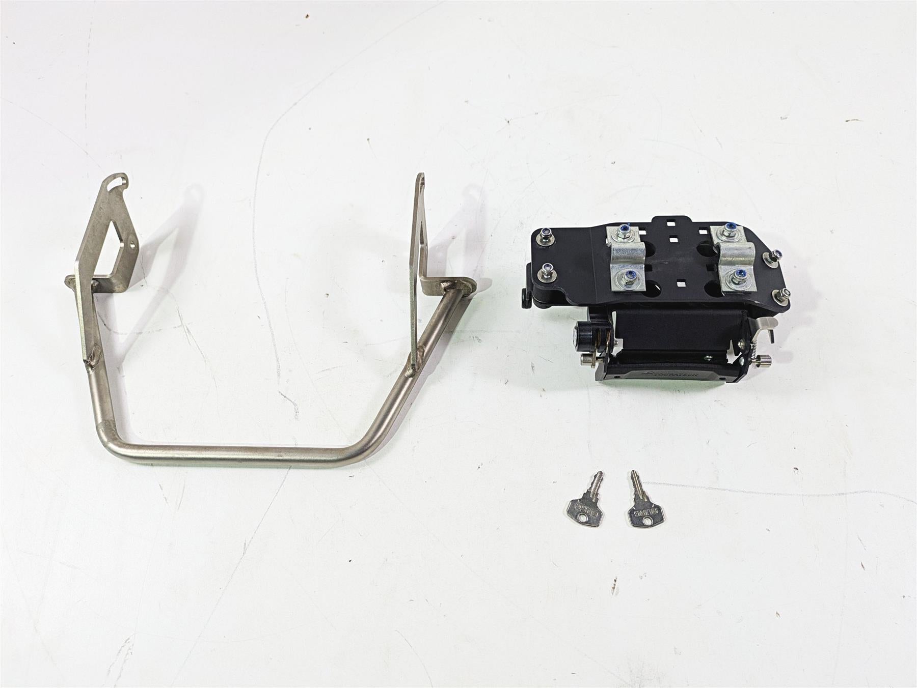 2010 BMW R1200GS K25 Touratech Locking Gps Mount + Adapter Set 065-0561 040-0667 {{ shop.shopifyCountryName }} - Mototech271