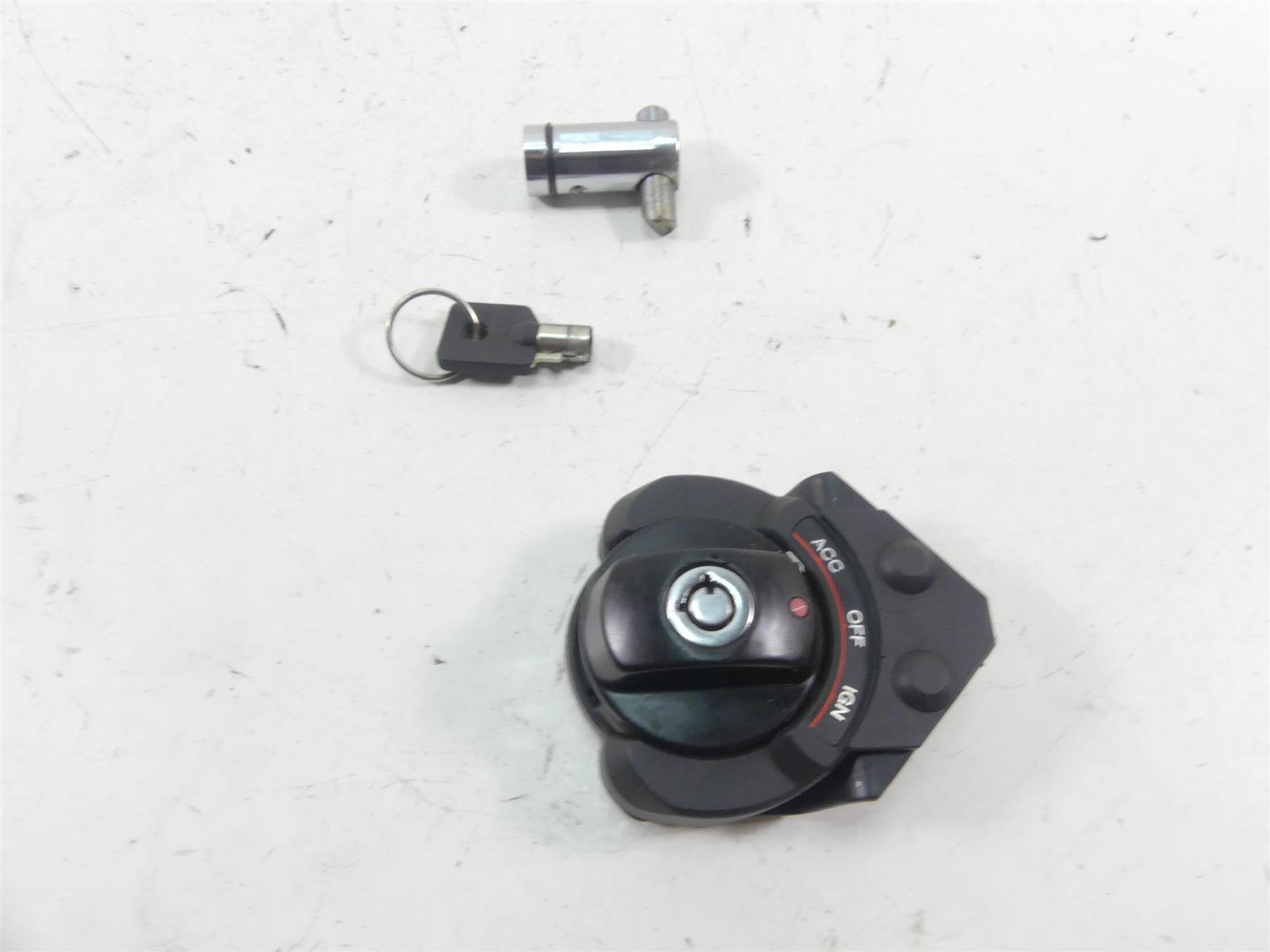 2012 Harley VRSCF Muscle Rod Ignition Switch Key Lock Set 70020-05 {{ shop.shopifyCountryName }} - Mototech271